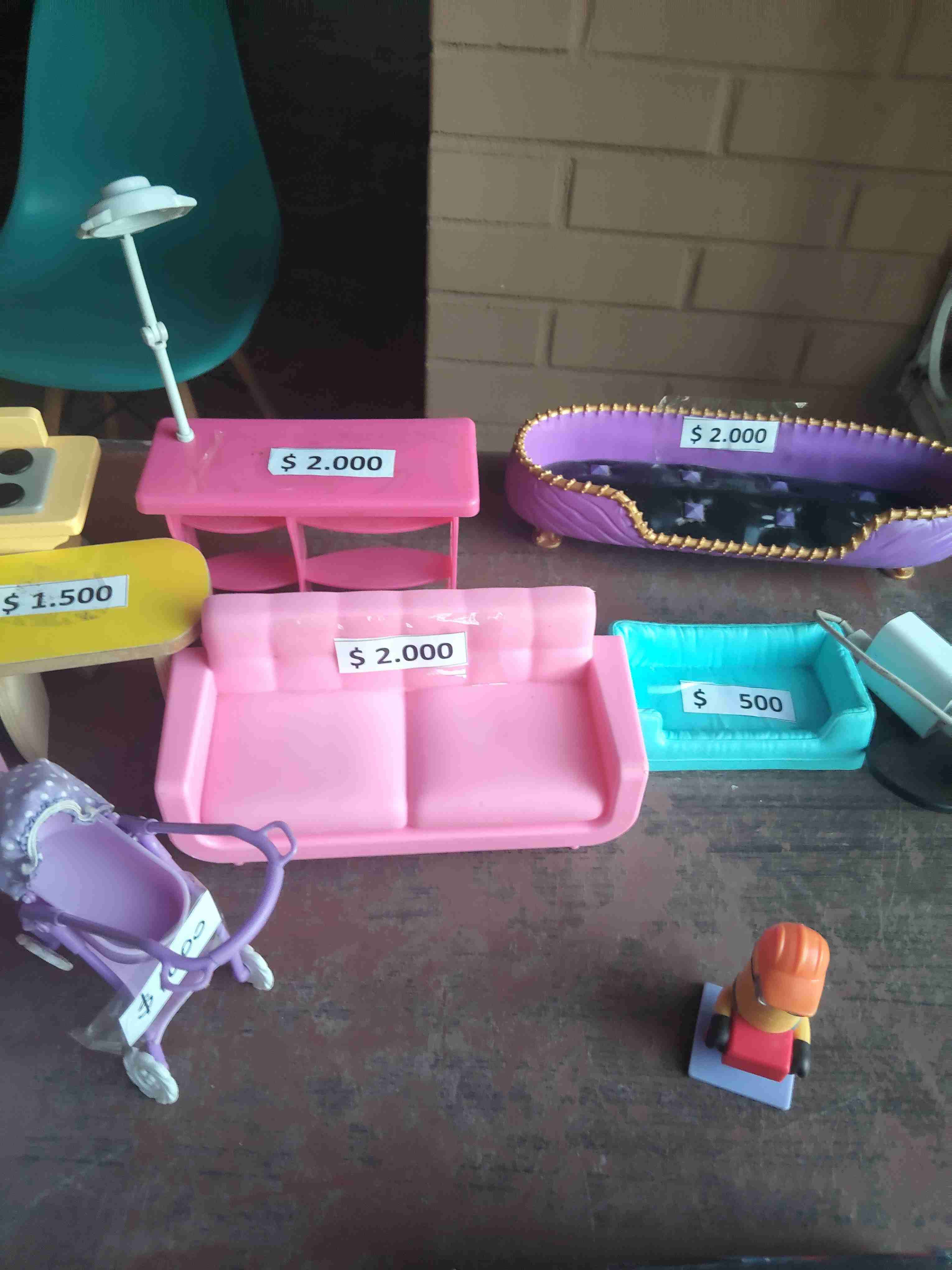 Muebles de juguete para muñecas - miniatura 1