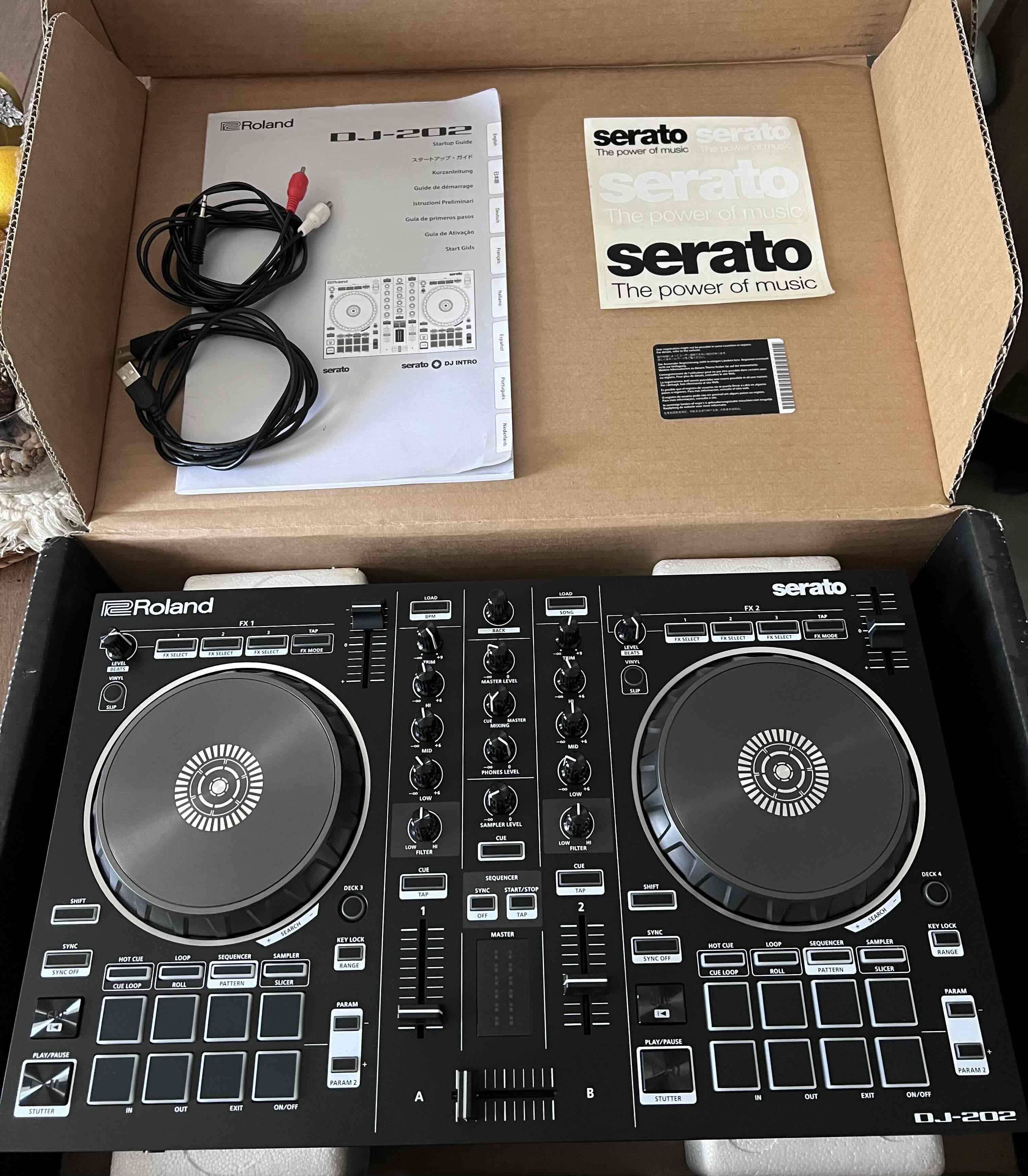 Controlador DJ Roland DJ-202 - miniatura 1