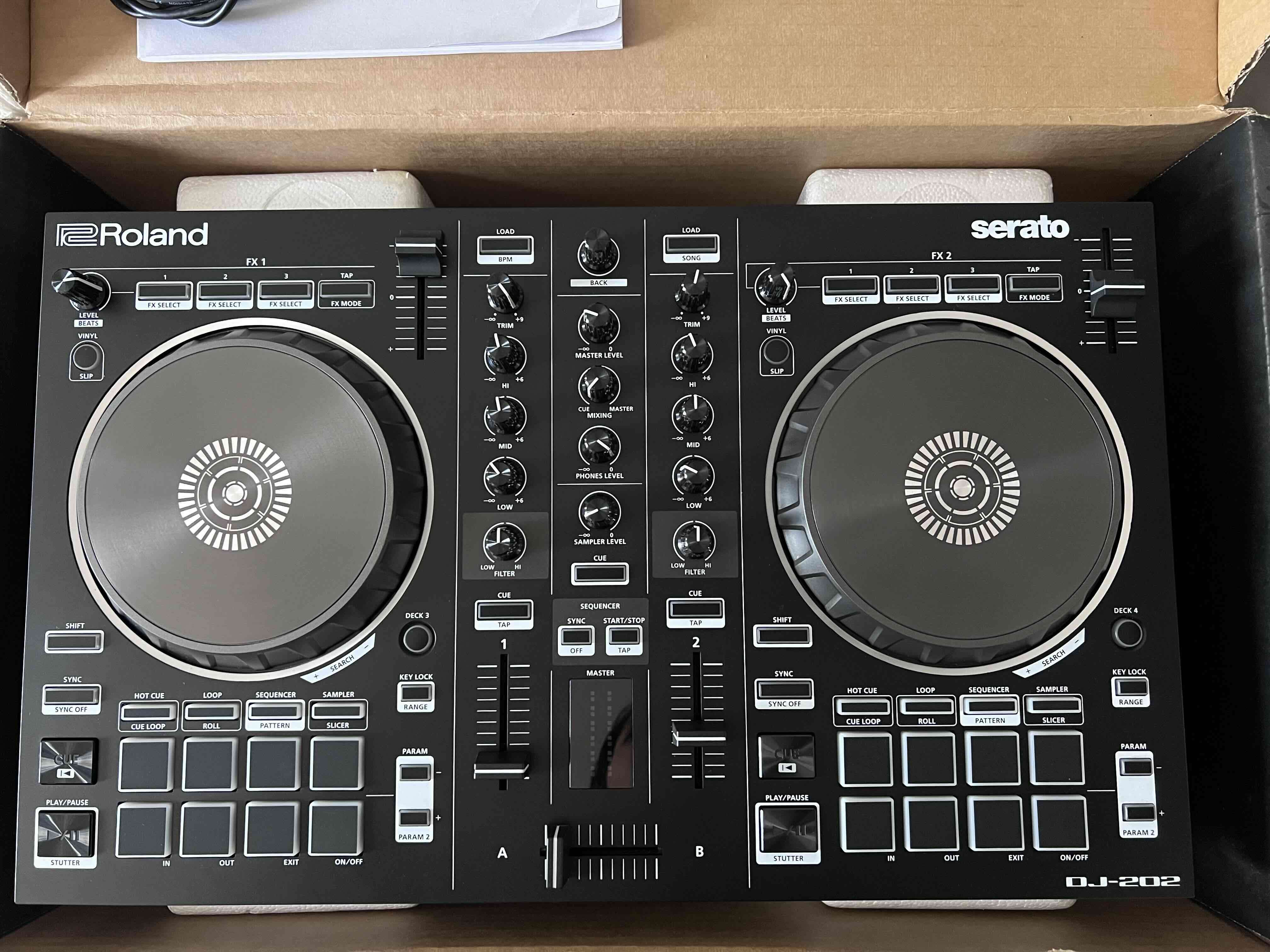 Controlador DJ Roland DJ-202 - miniatura 2