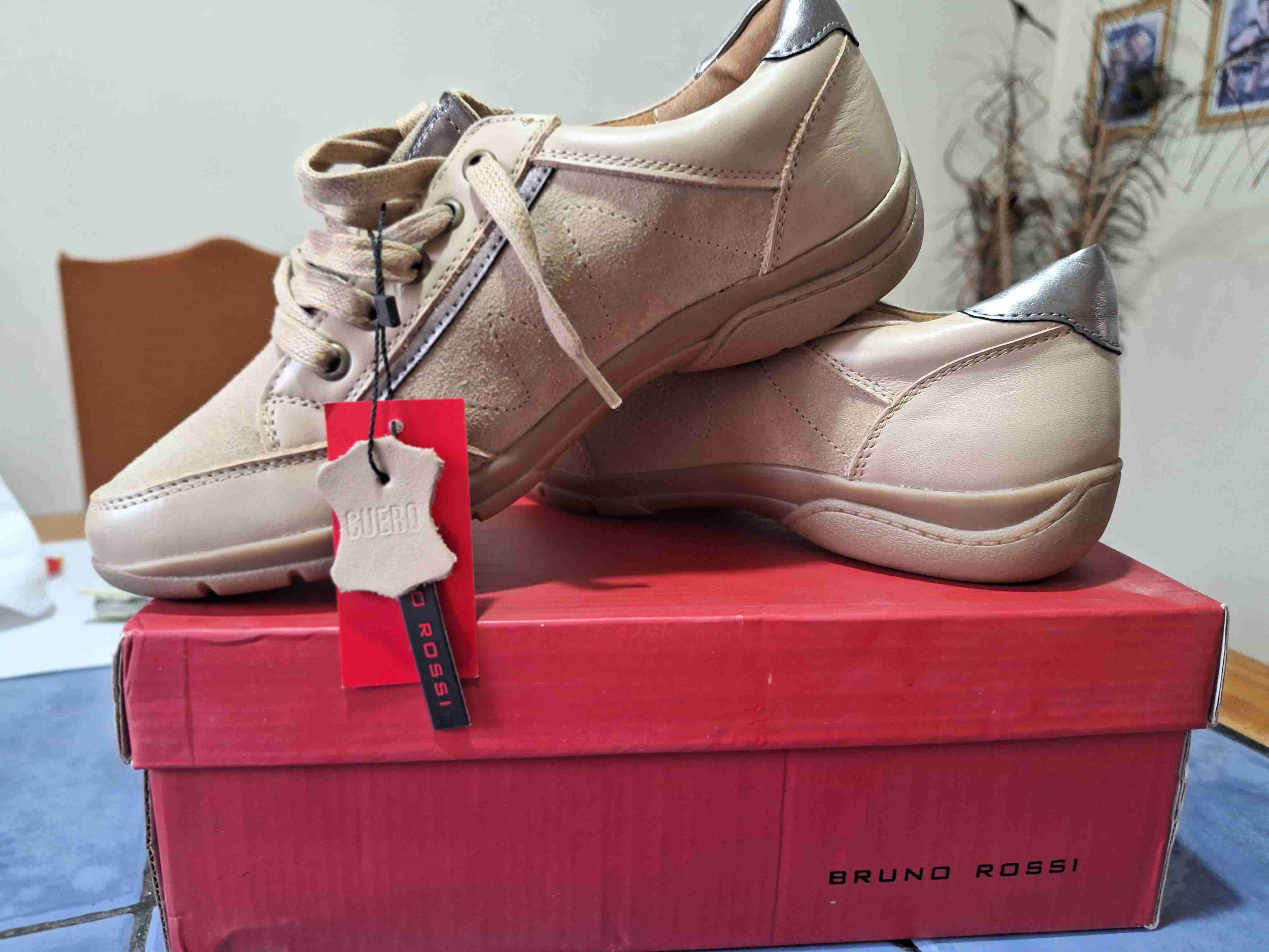 Zapatillas de cuero beige, marca Bruno Rossi - miniatura 1