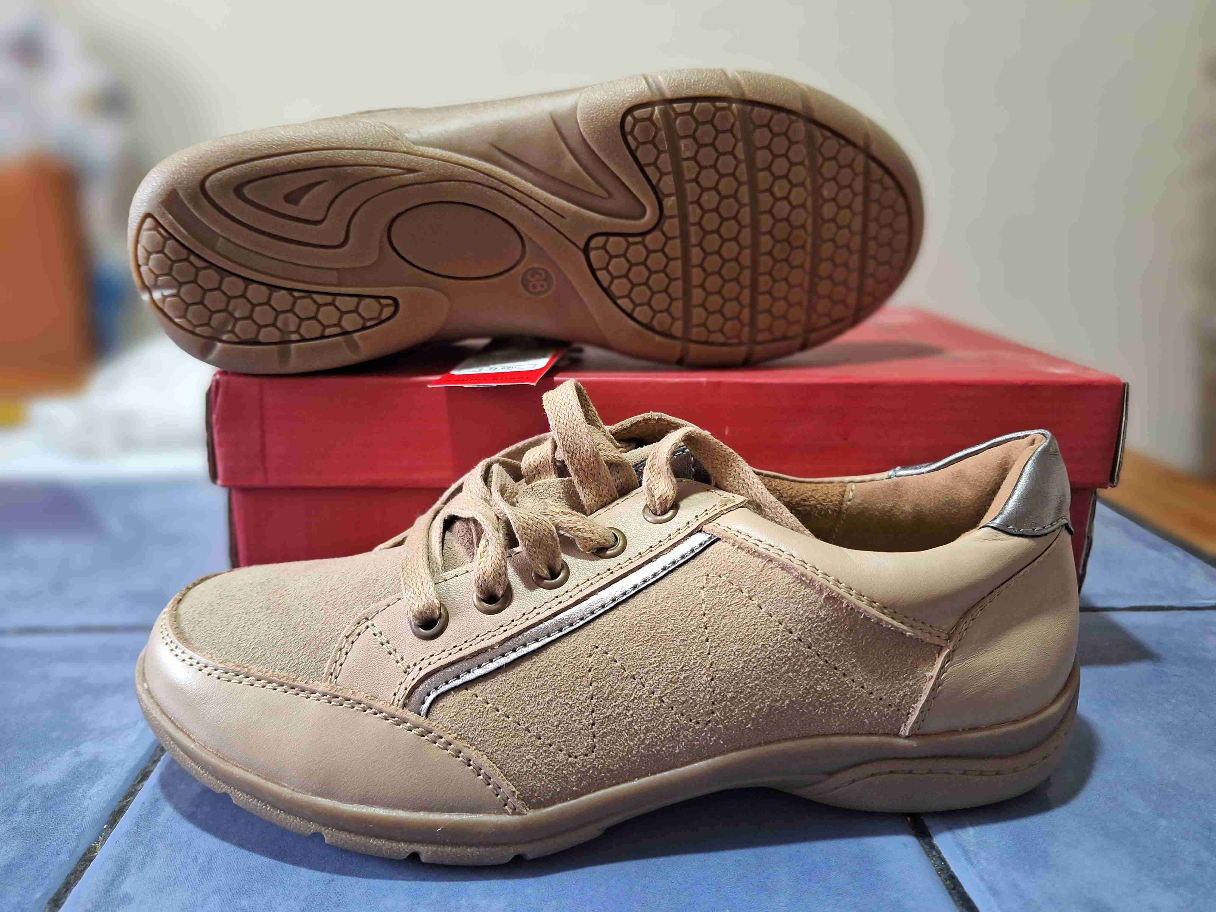 Zapatillas de cuero beige, marca Bruno Rossi - miniatura 2