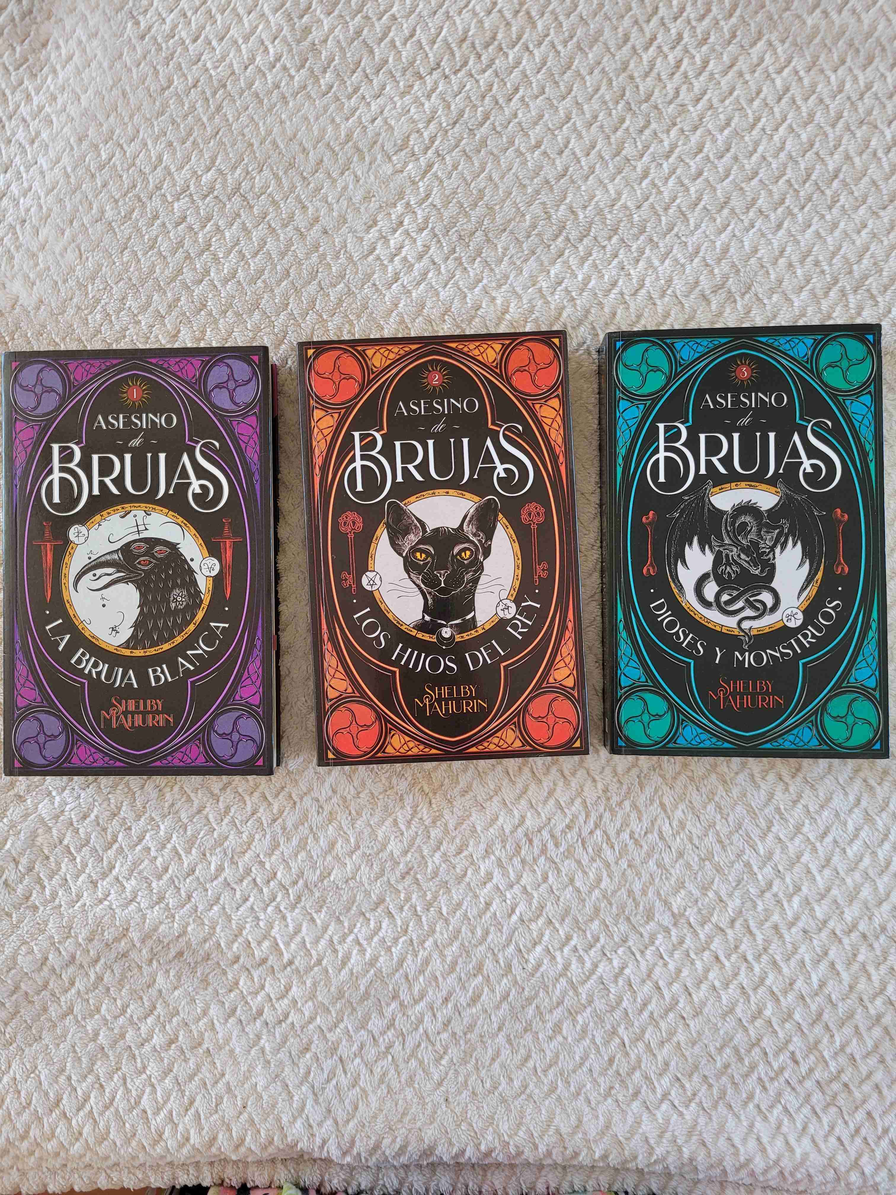 Trilogía Asesino de Brujas - miniatura 1