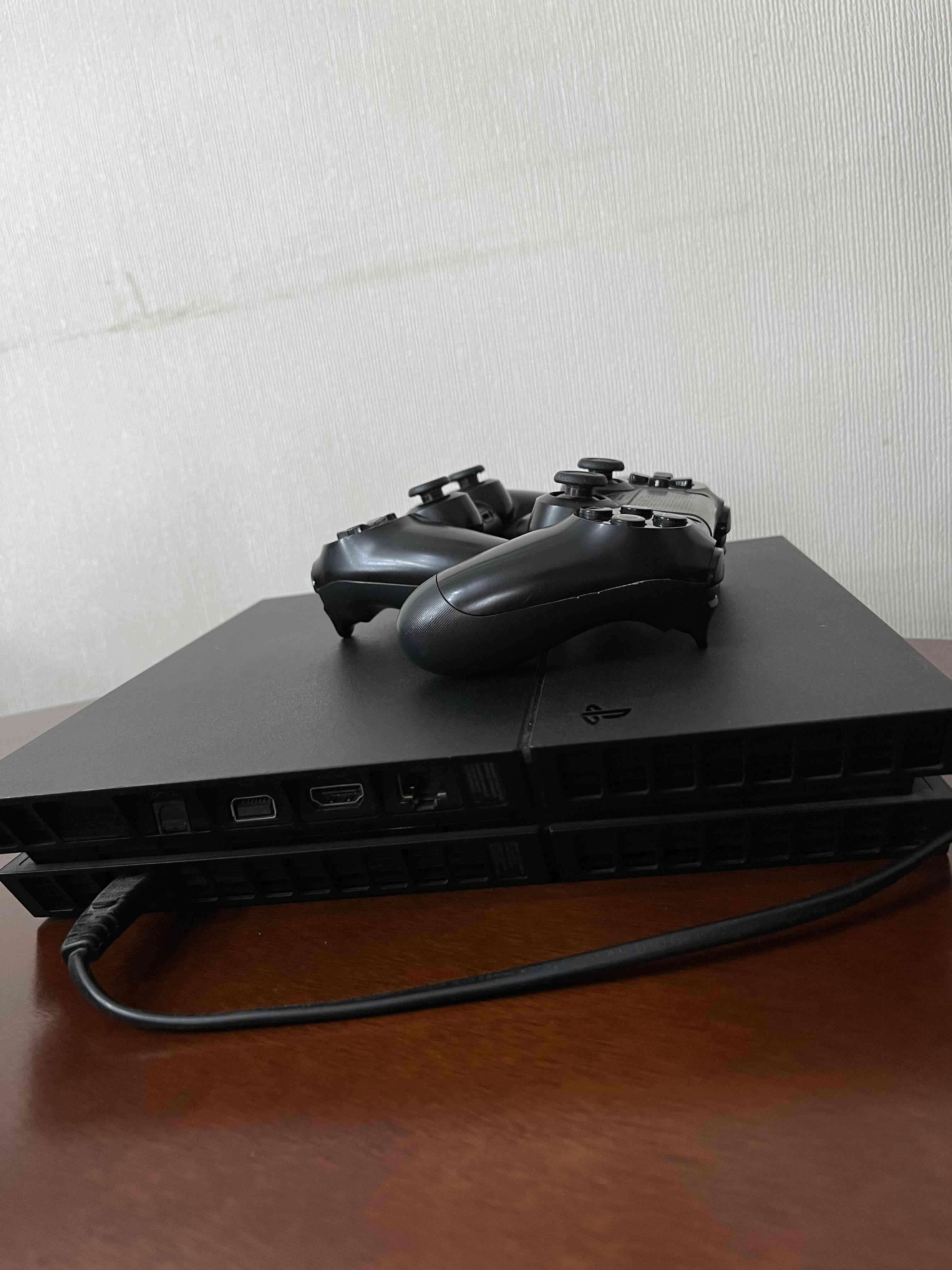 Consola PS4 con dos controles - miniatura 3