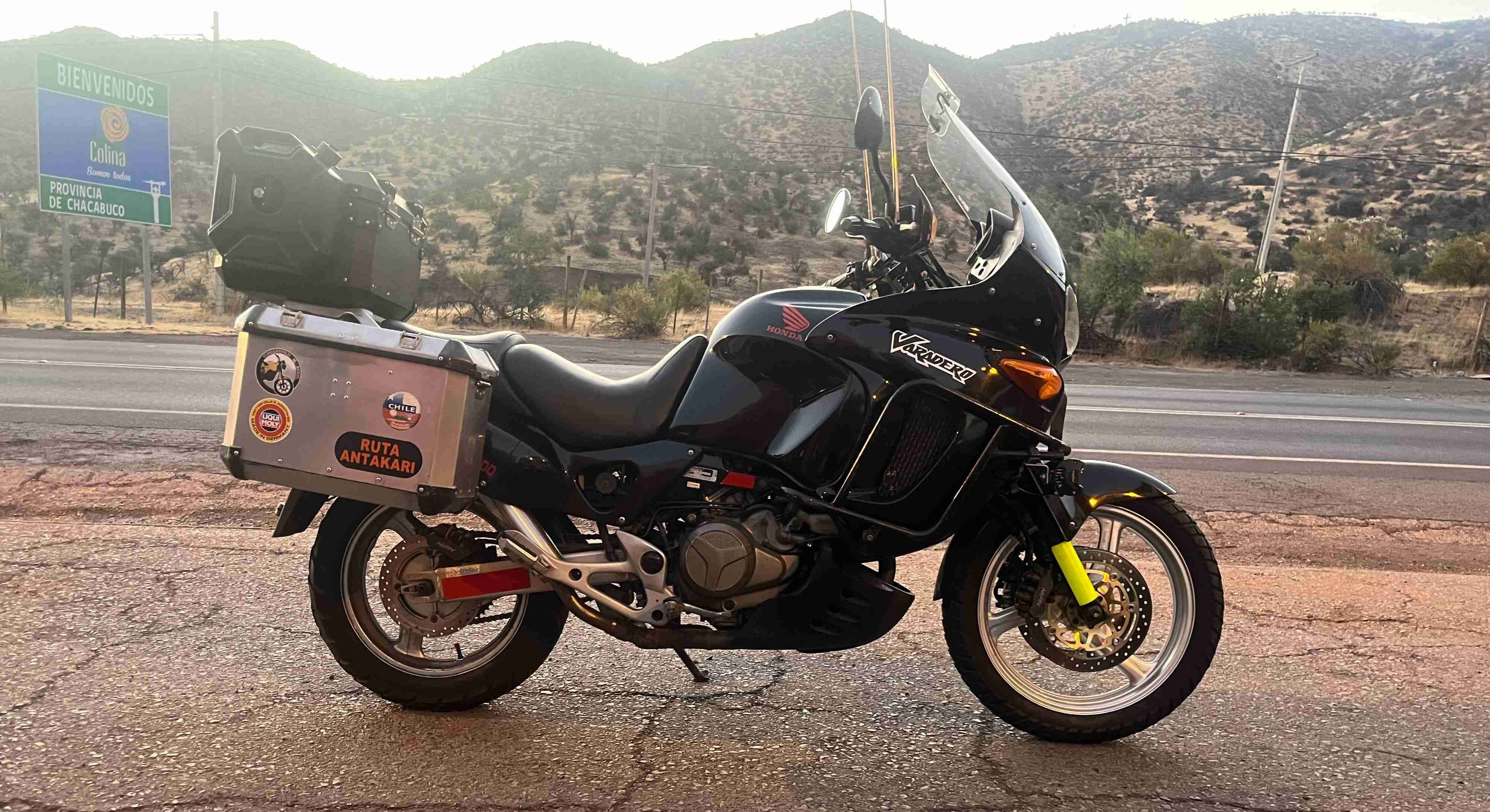 Moto honda varadero XL 1000 cc año 2000 al día - miniatura 3