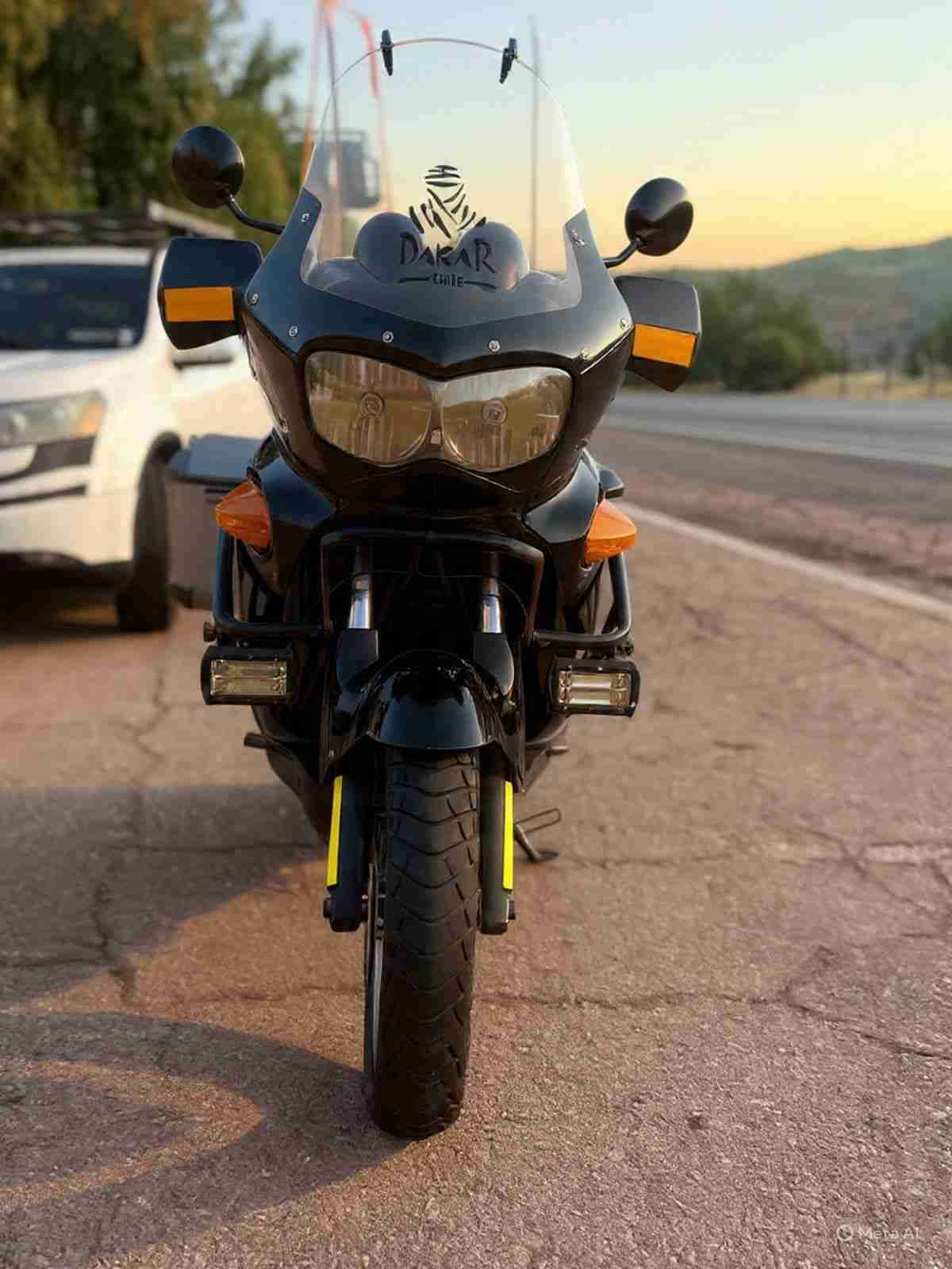 Moto honda varadero XL 1000 cc año 2000 al día - miniatura 4