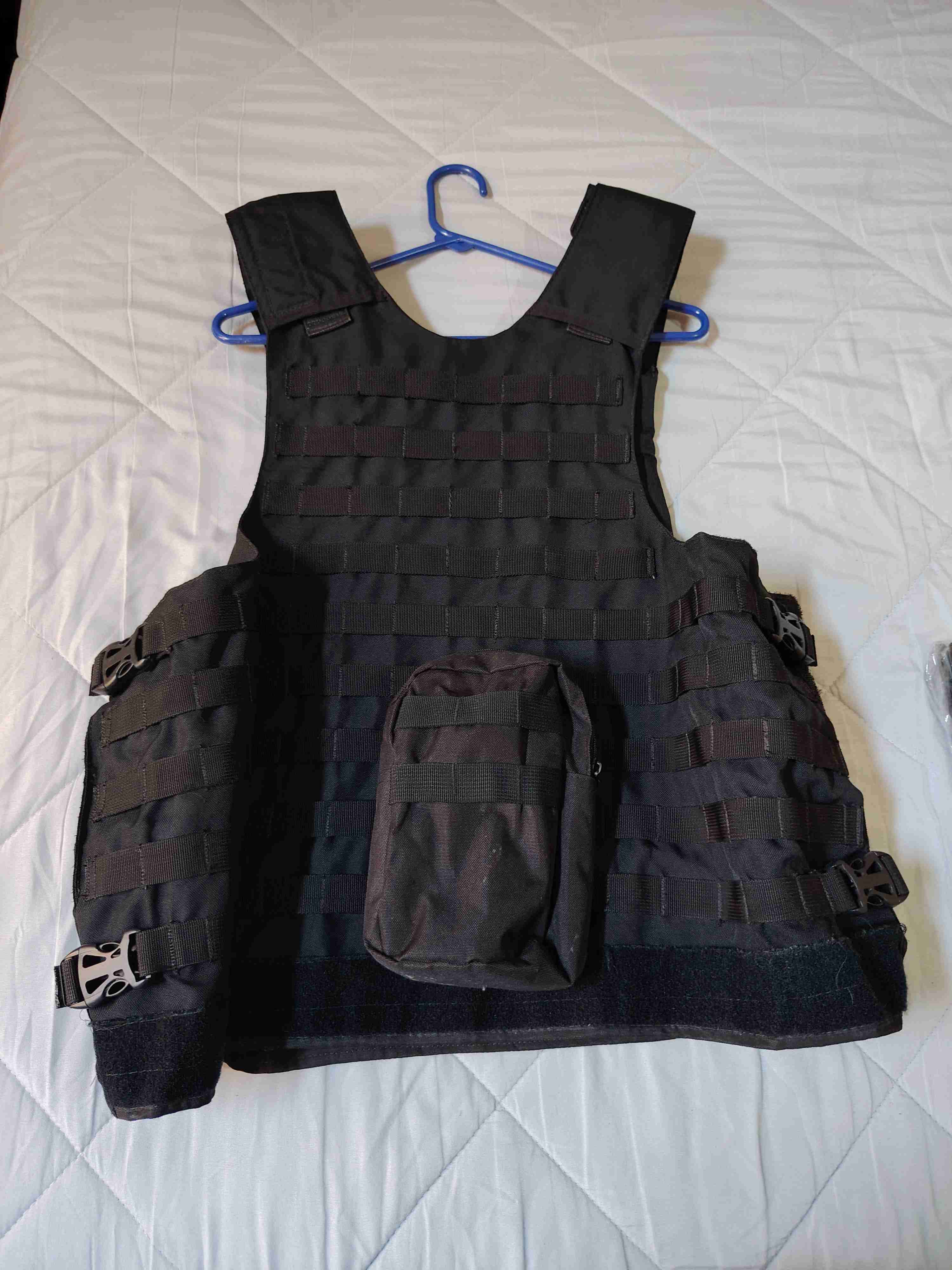 Chalecos tácticos negros + accesorios - miniatura 2