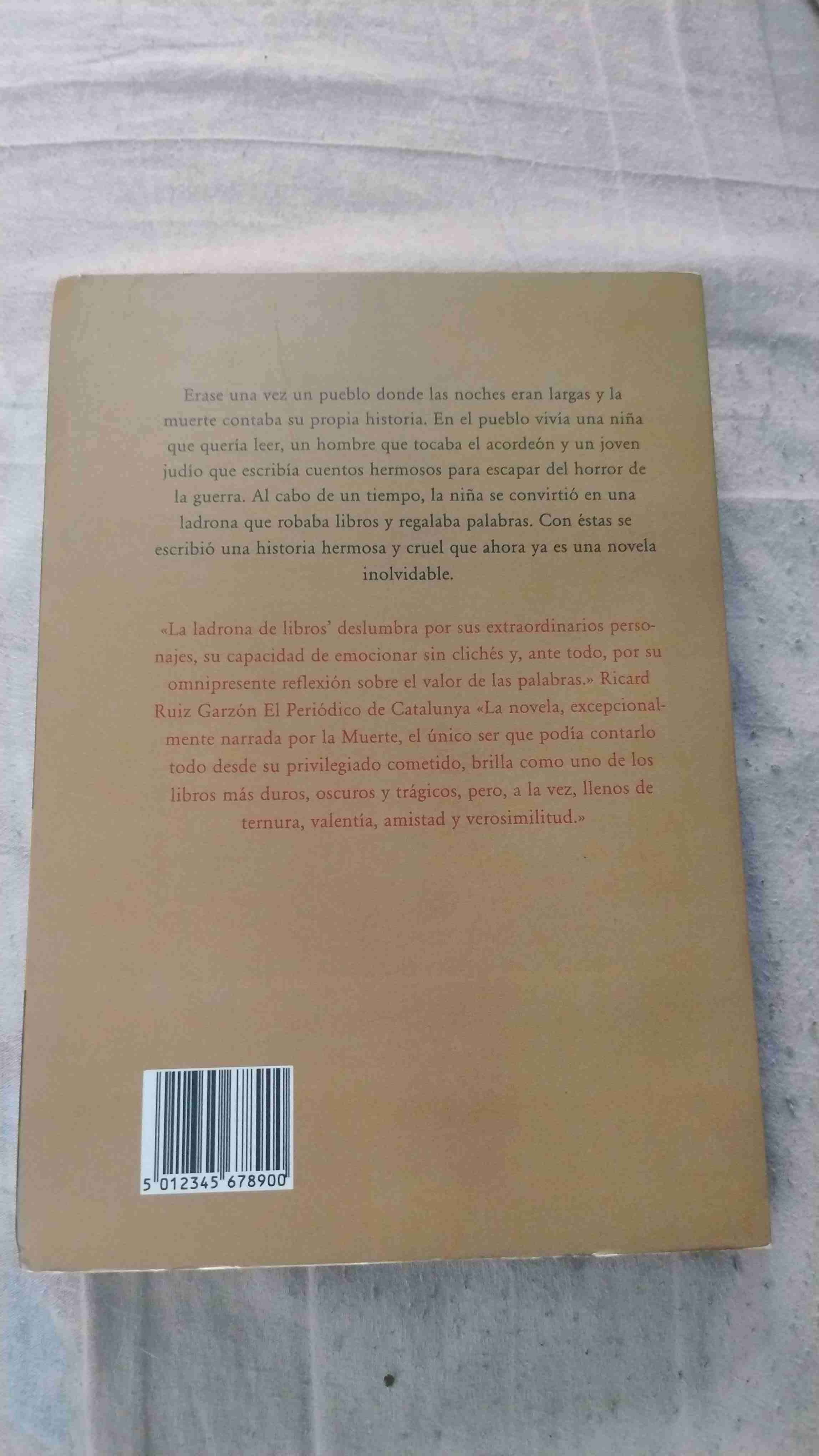 Libro 'La ladrona de libros' - miniatura 2