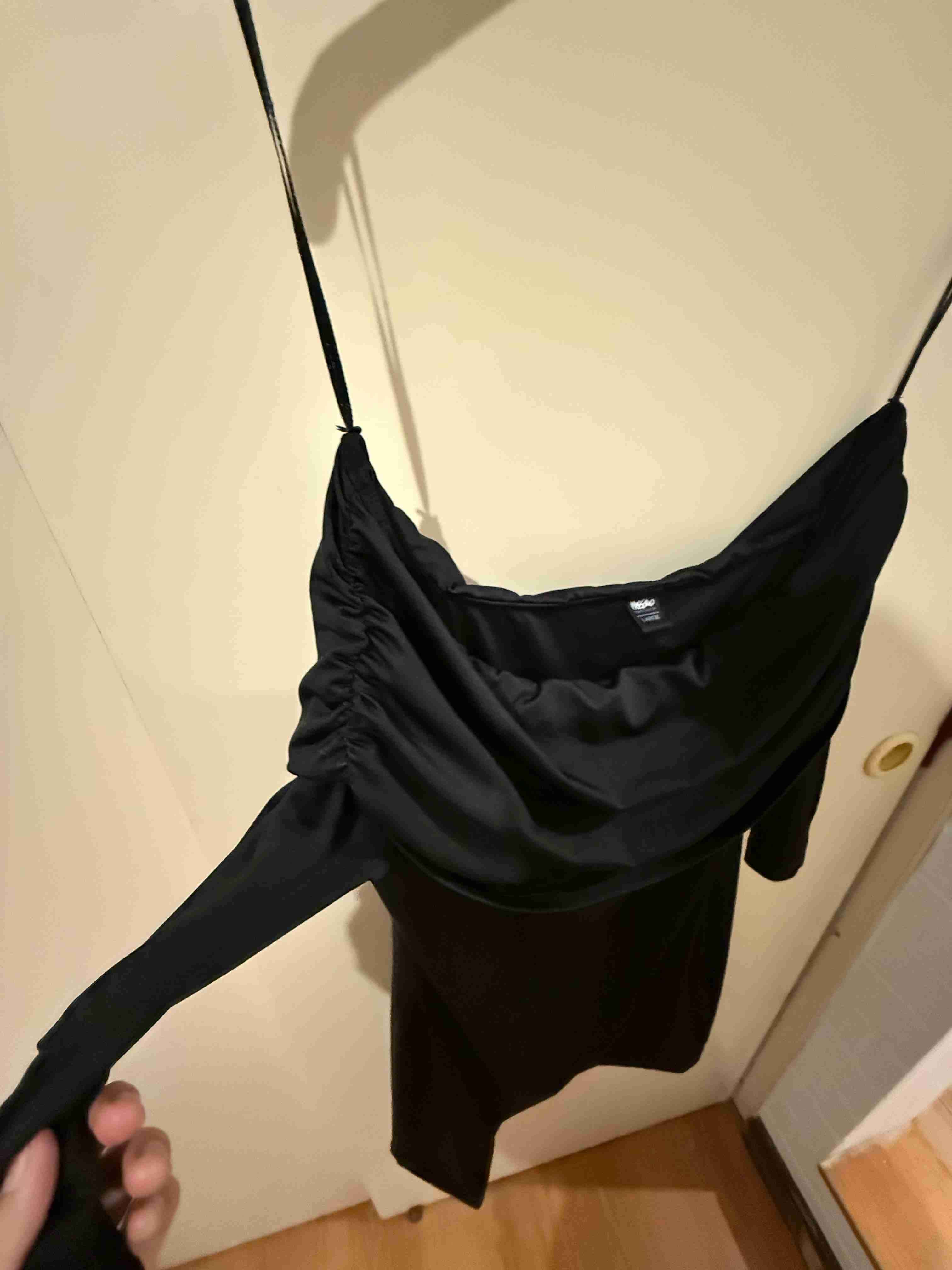 Vestido negro elegante - miniatura 2