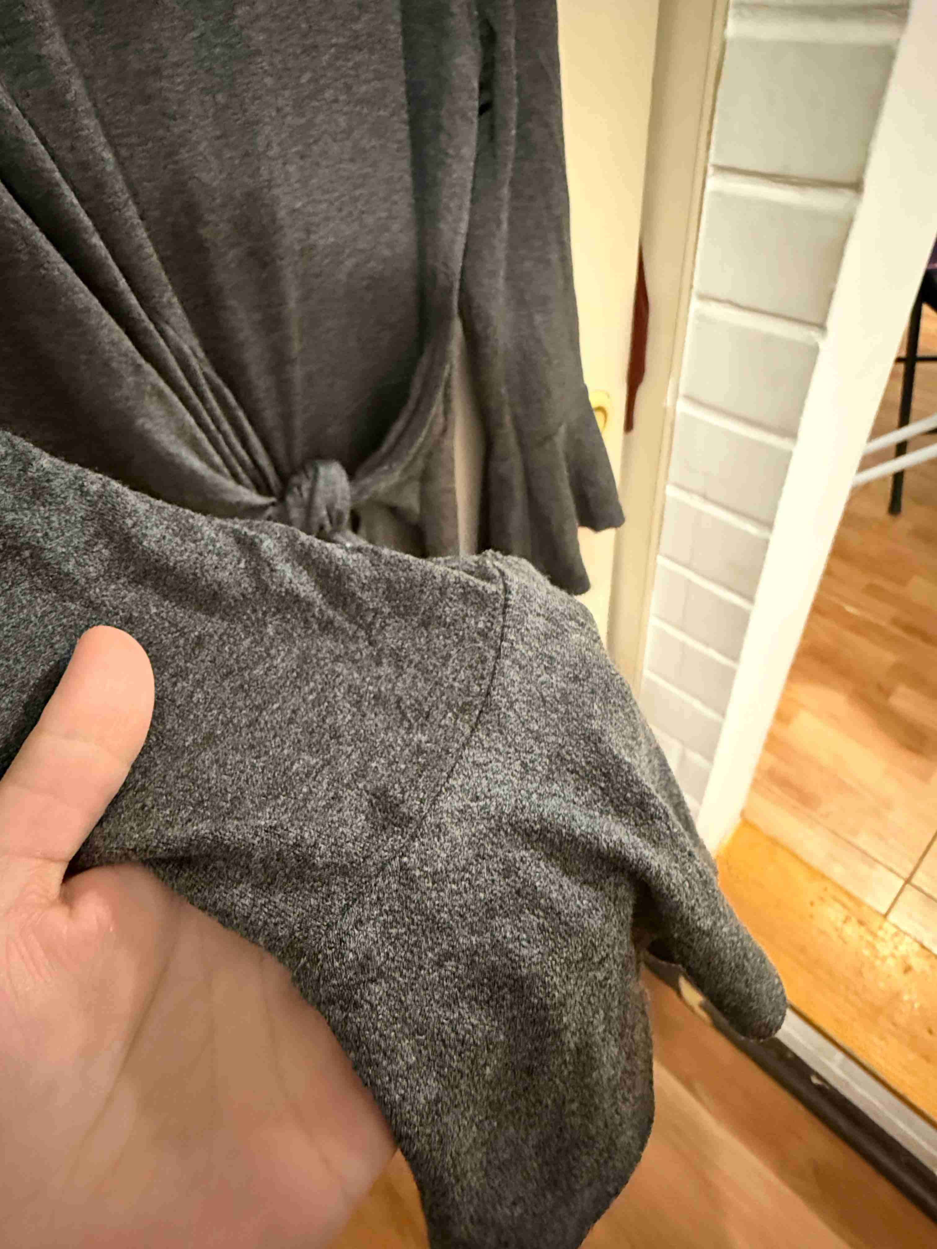 Vestido gris con lazo frontal - miniatura 3