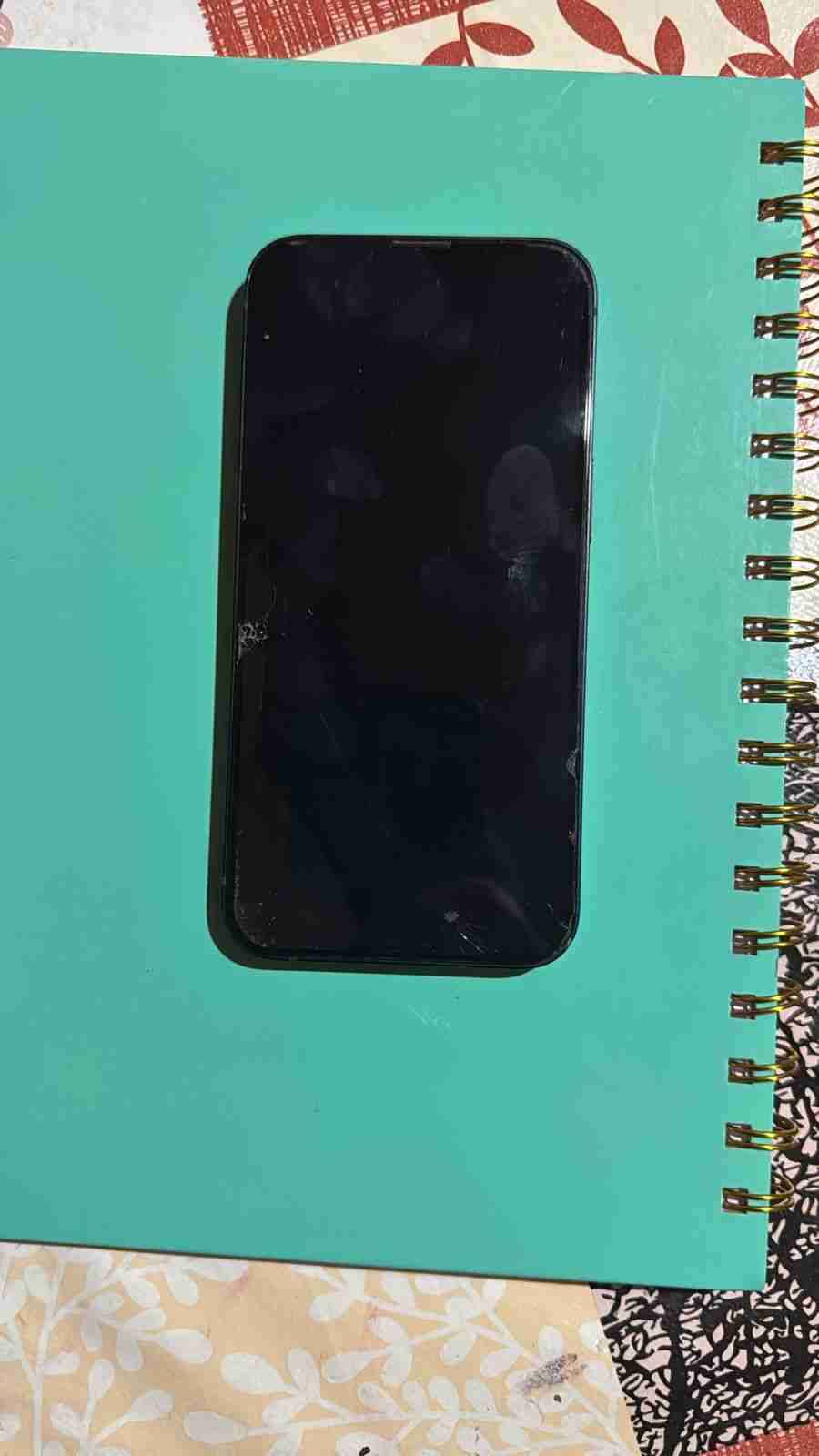 Smartphone negro con doble cámara - miniatura 3