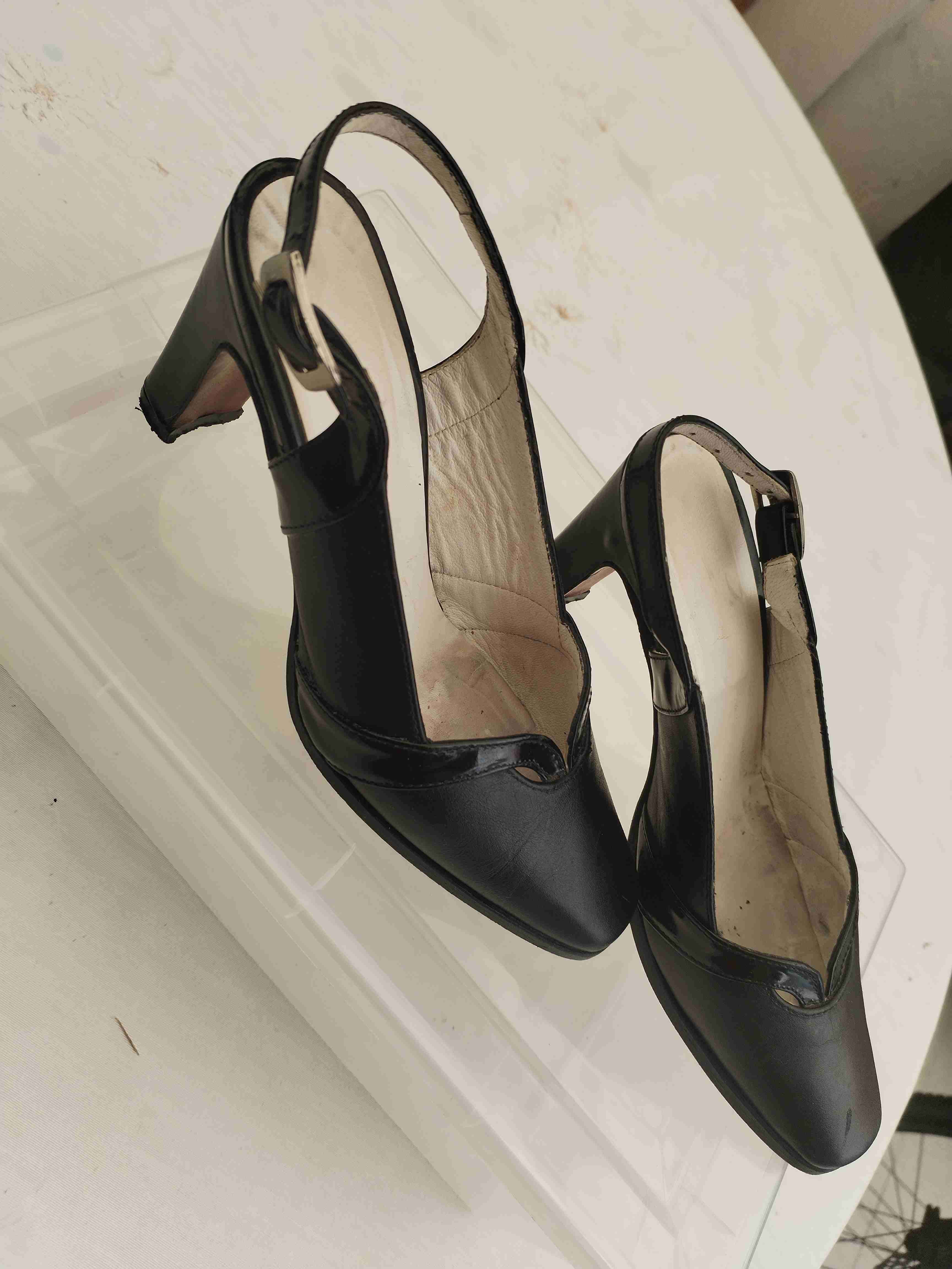 Zapatos de tacón negros elegantes - miniatura 2