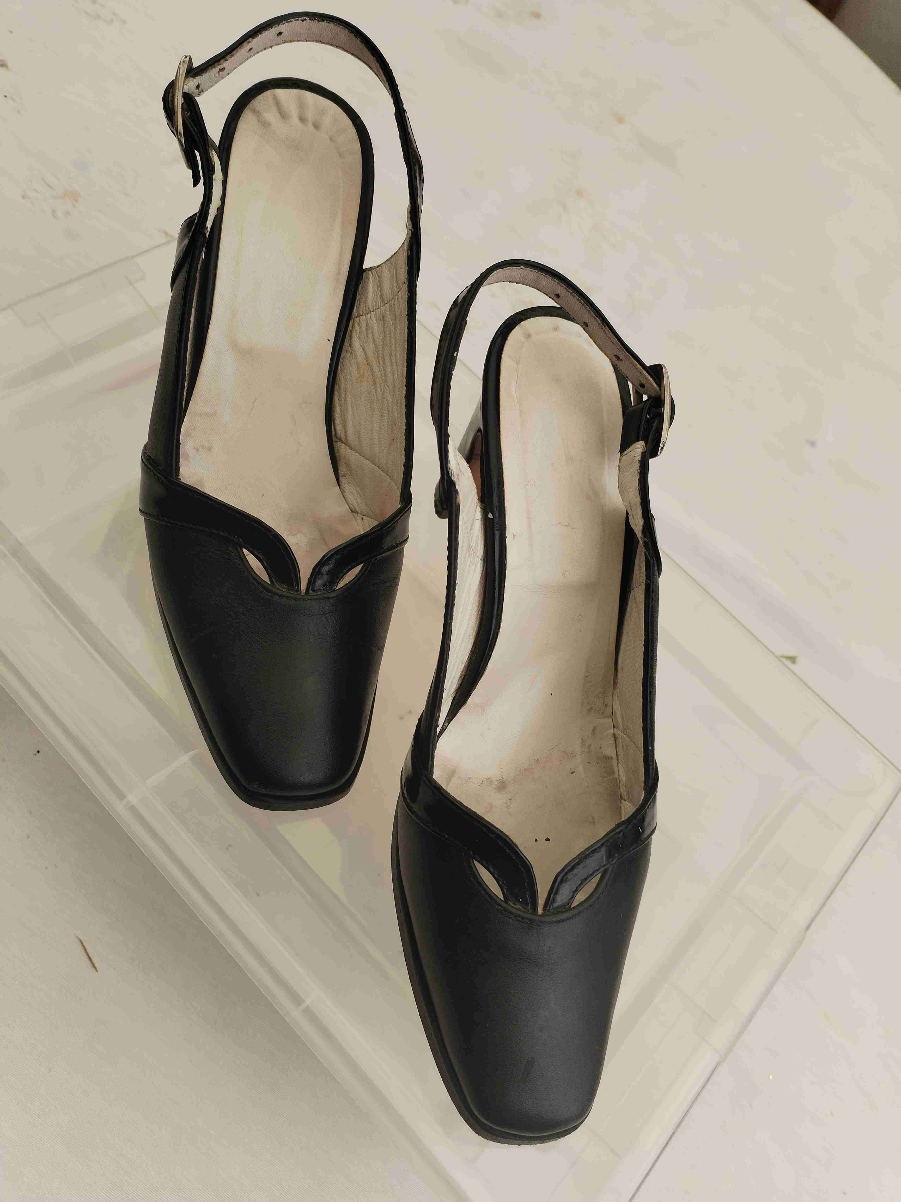 Zapatos de tacón negros elegantes - miniatura 3