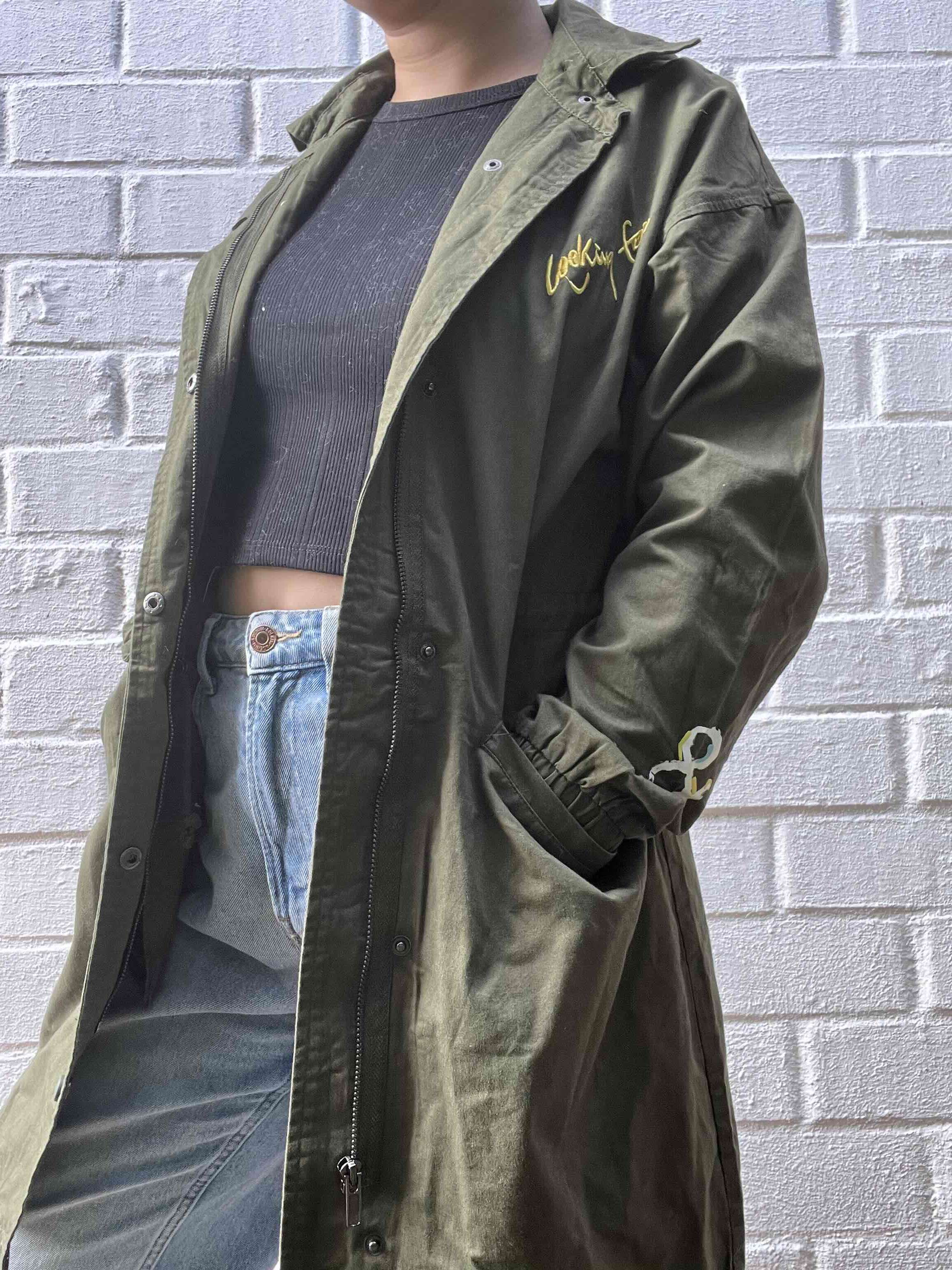 Parka verde con capucha y estampados - miniatura 4