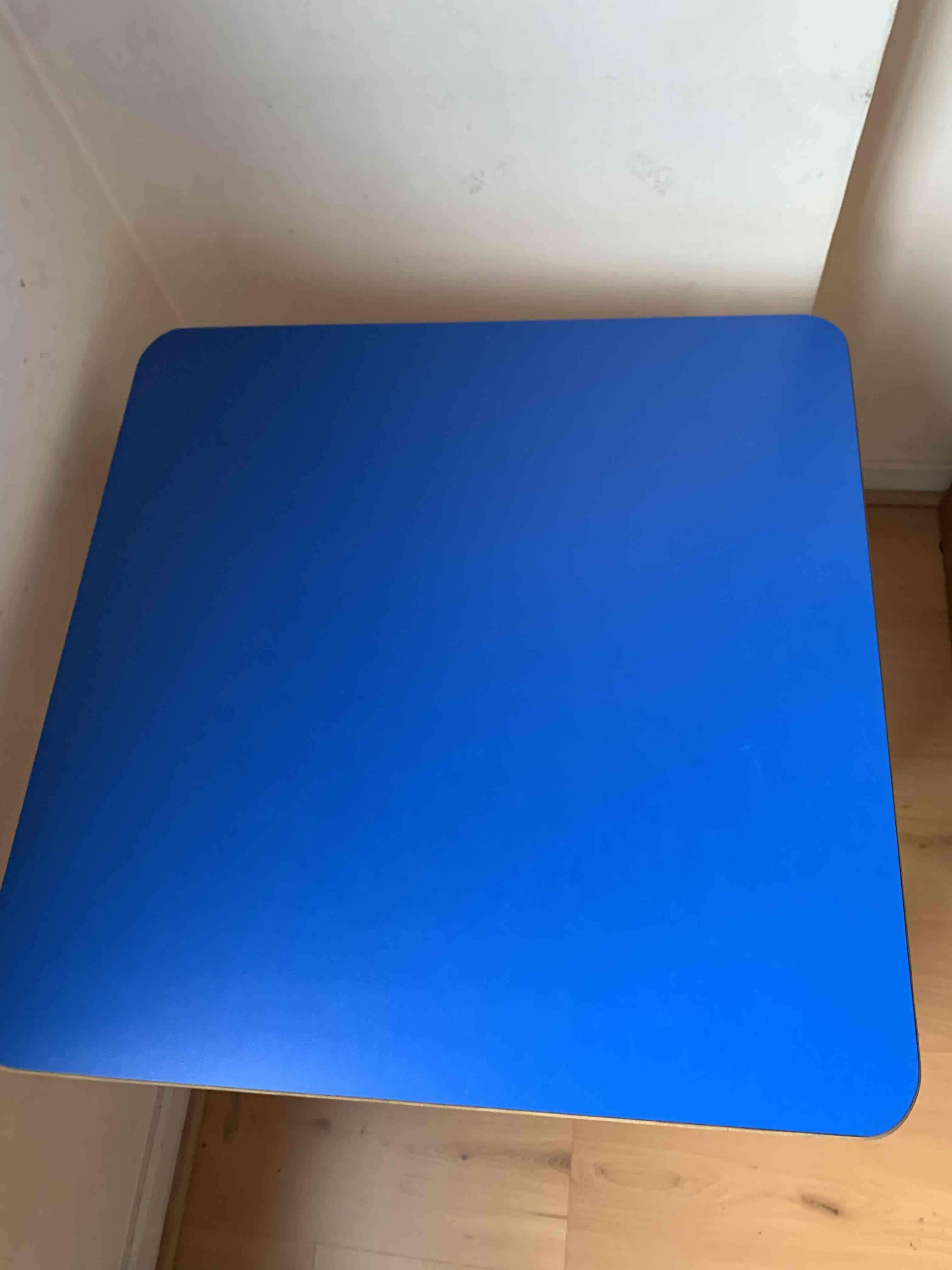 Mesa infantil con 2  sillas madera tamaño Kinder - miniatura 2