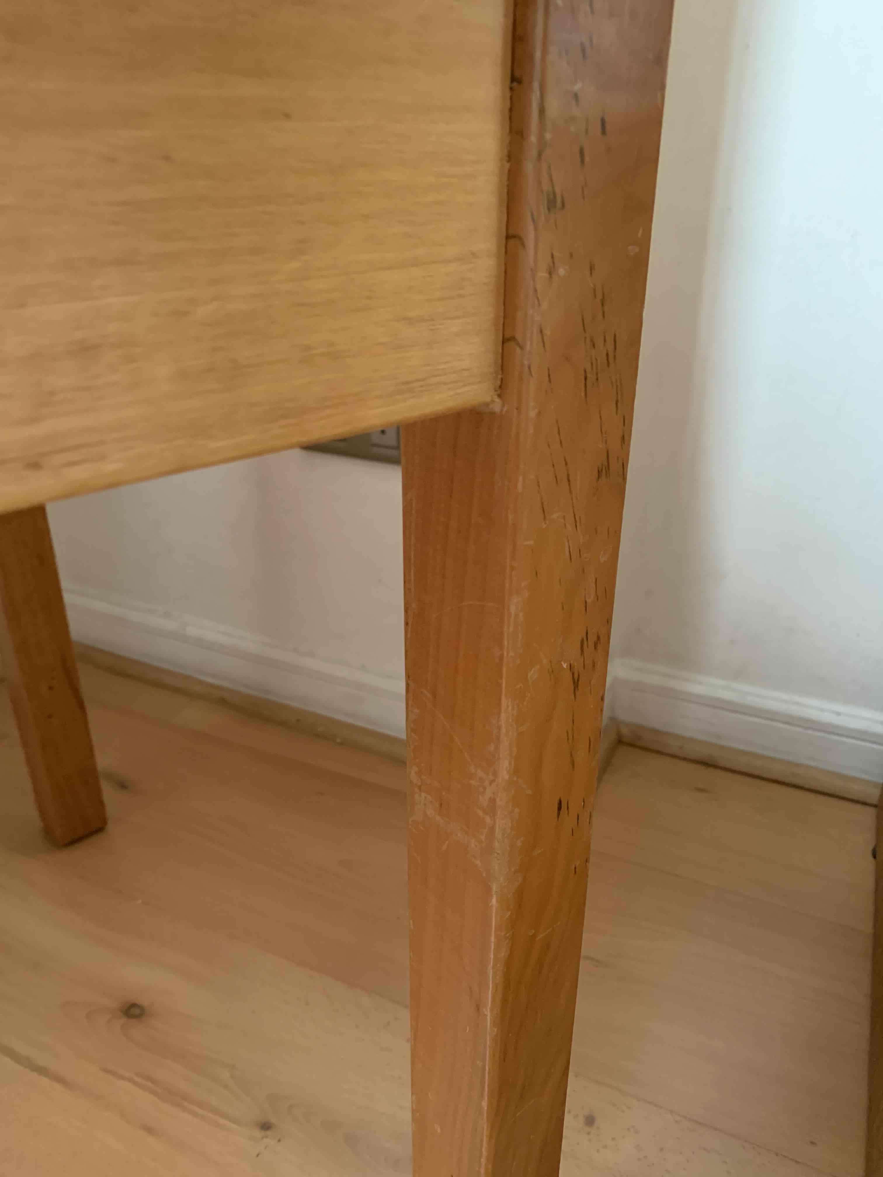 Mesa infantil con 2  sillas madera tamaño Kinder - miniatura 4