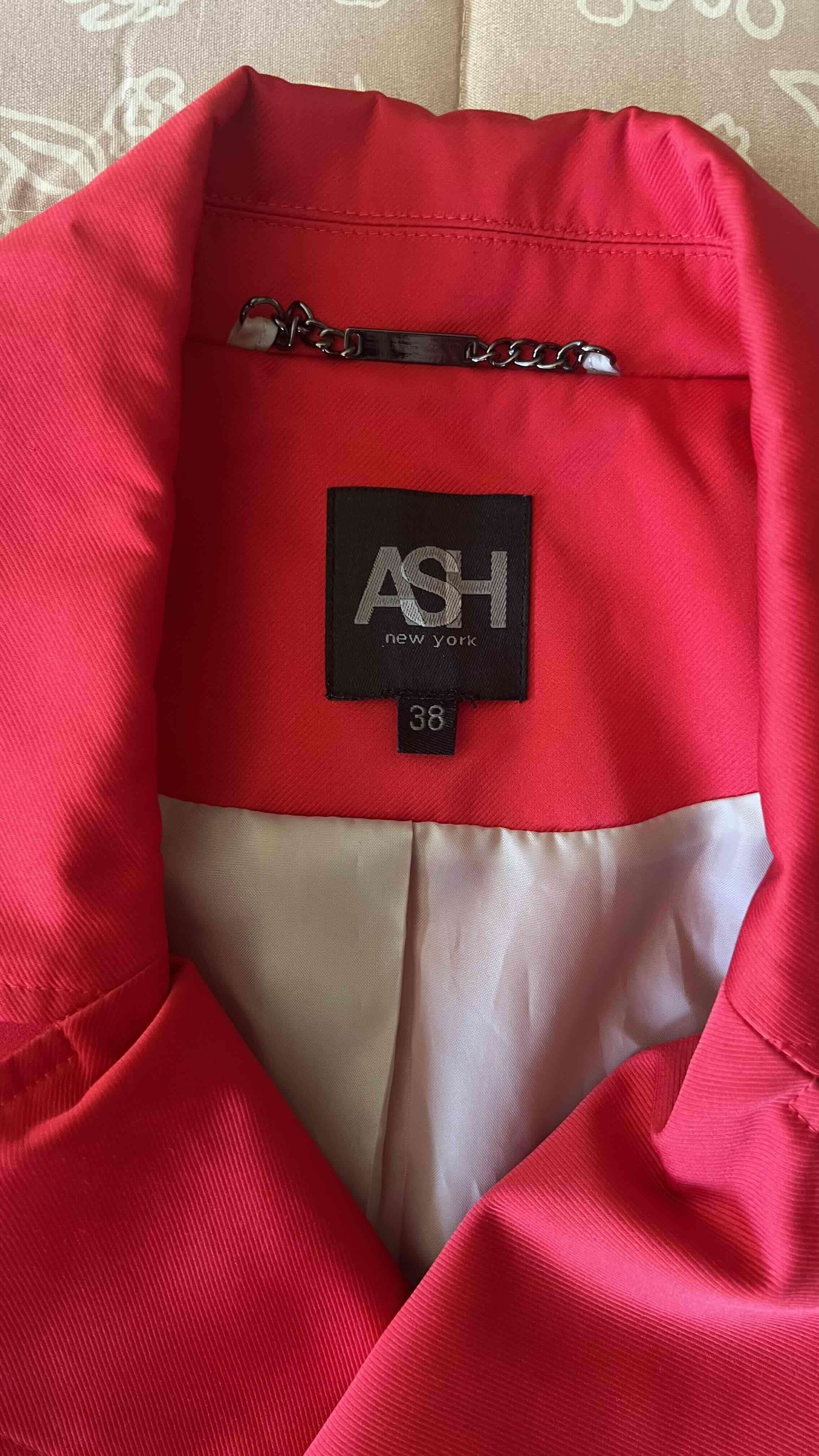 Abrigo rojo con cinturón - miniatura 2