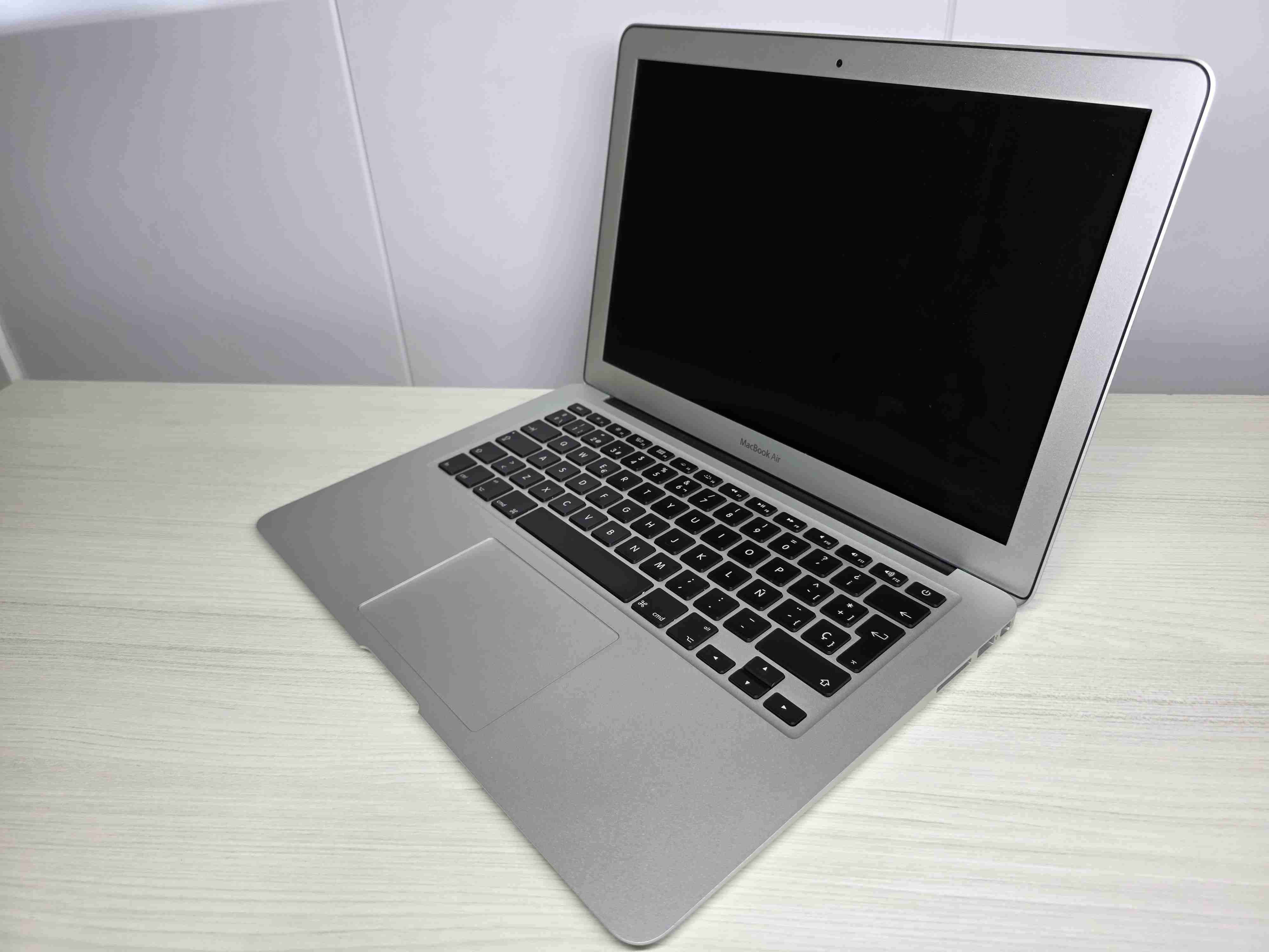 Notebook plateado MacBook Air - miniatura 3
