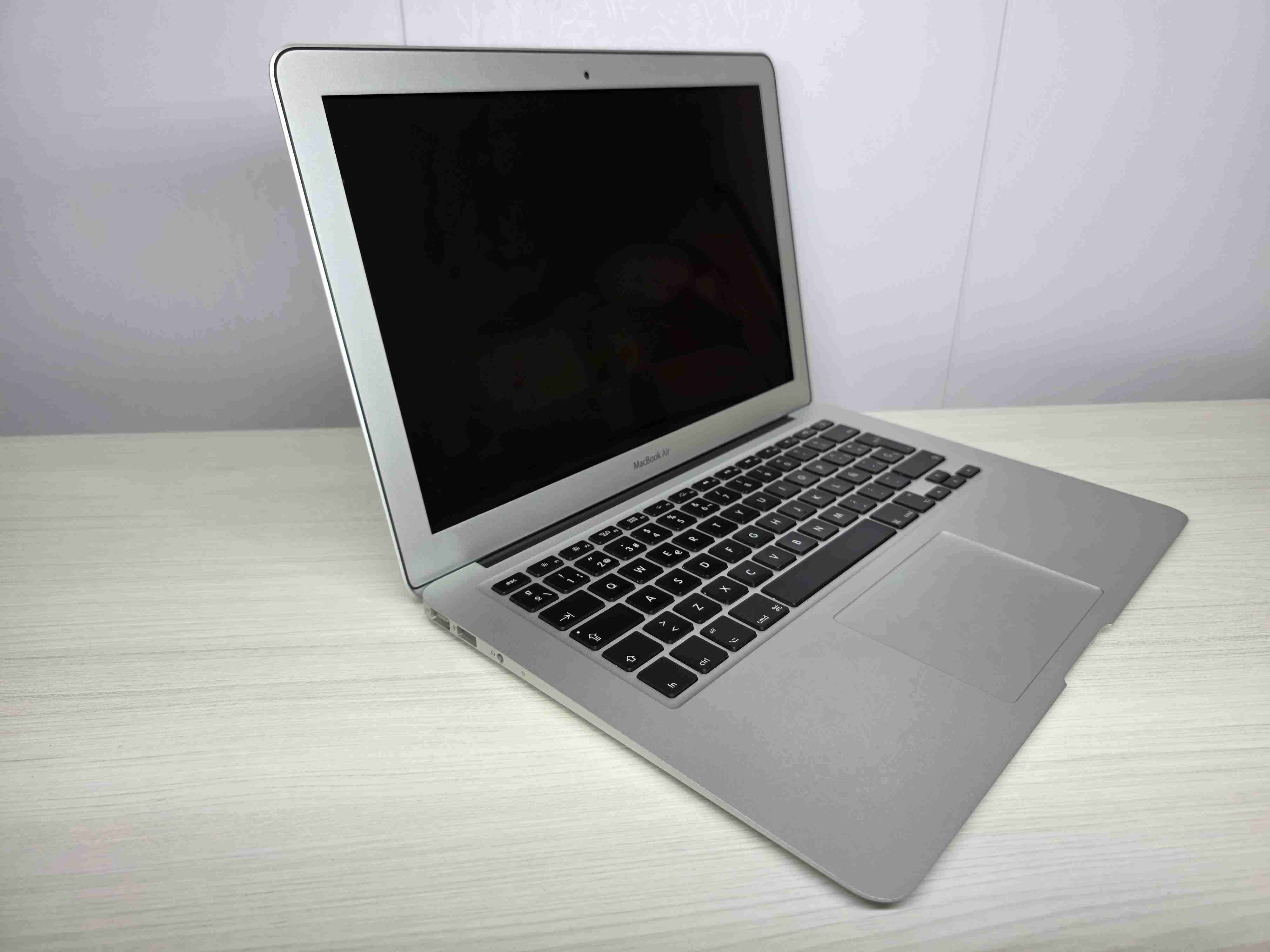 Notebook plateado MacBook Air - miniatura 4
