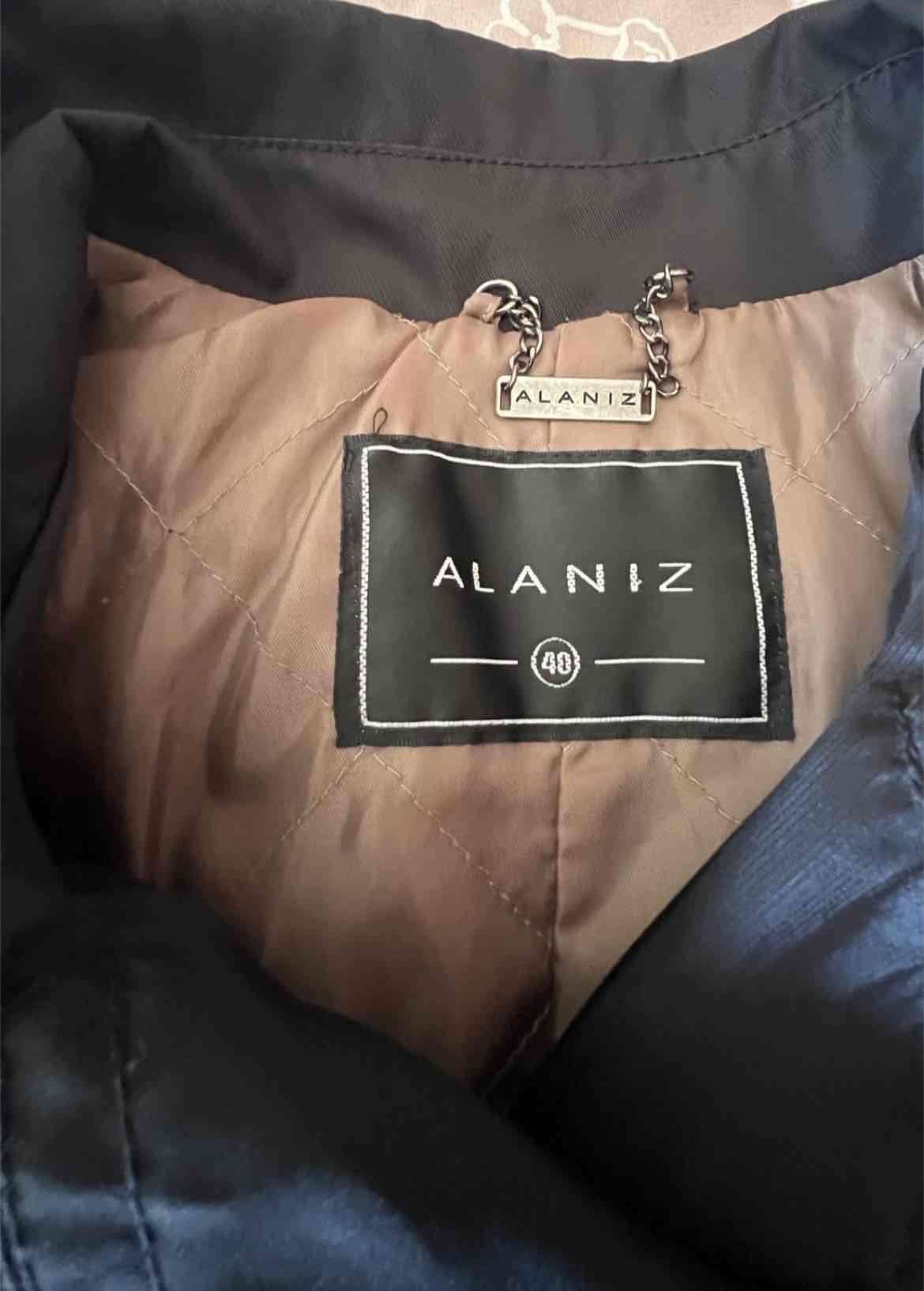 Abrigo negro con cinturón - miniatura 2