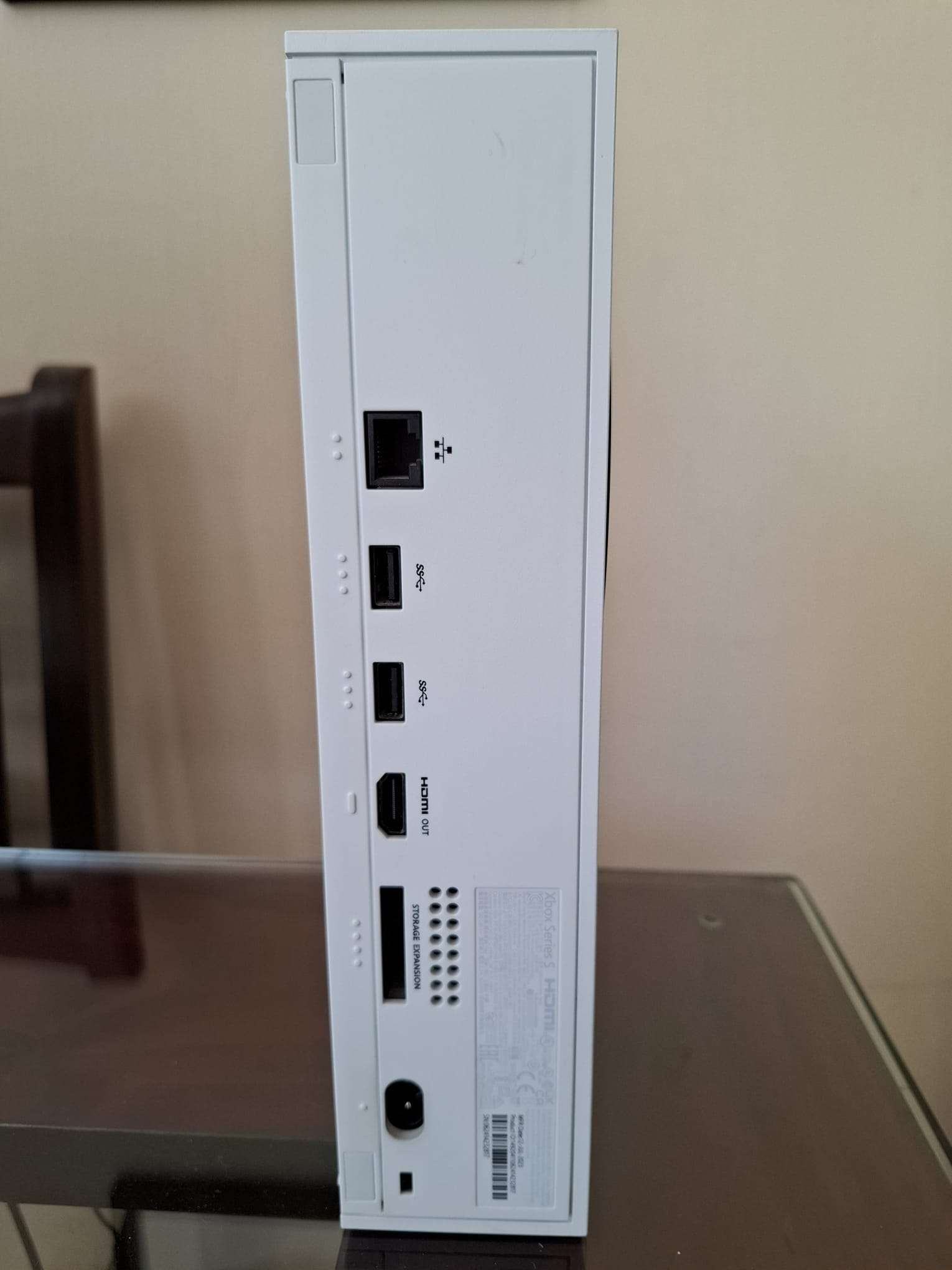 Consola de videojuego blanca - miniatura 2