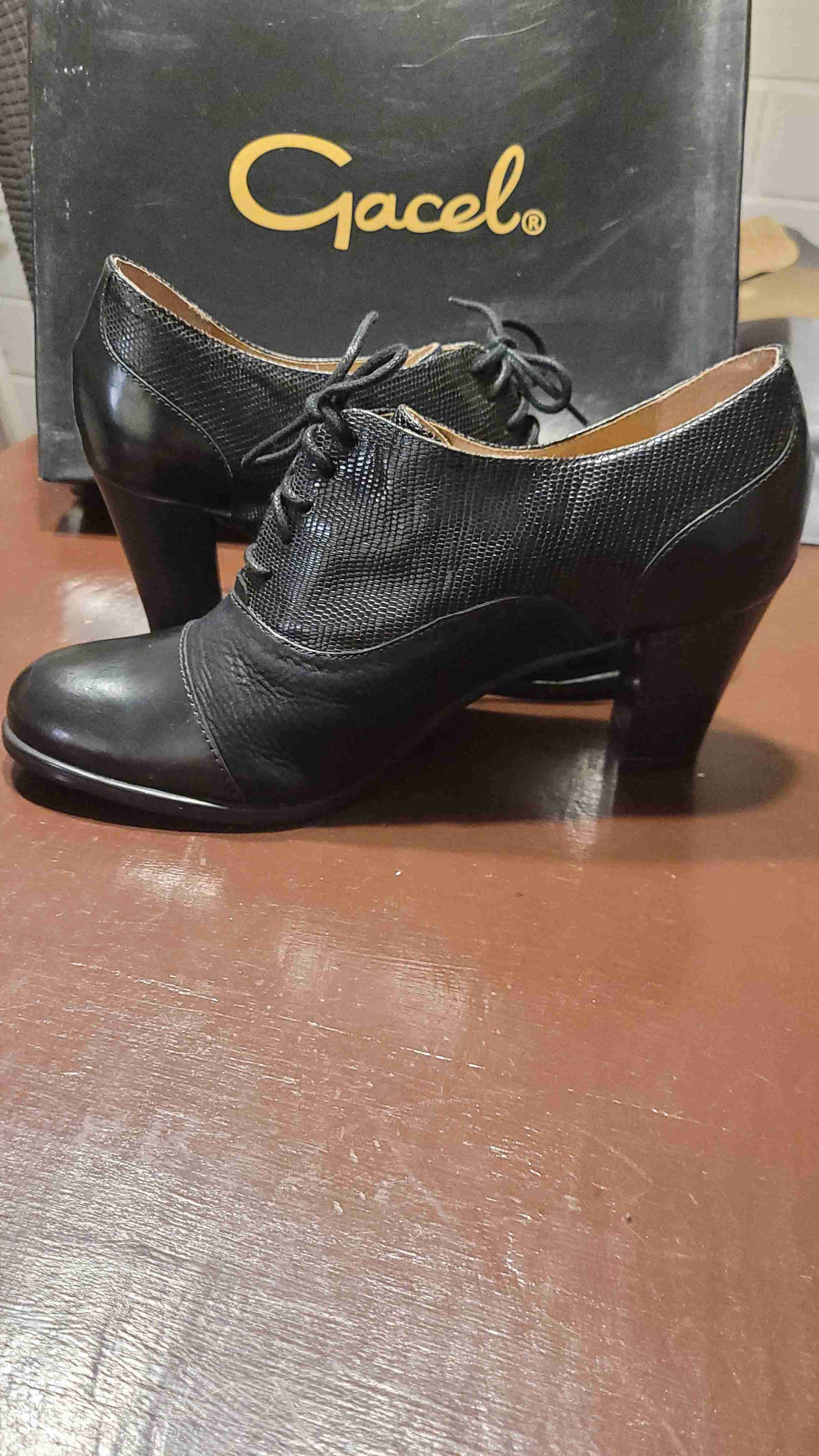 Zapatos negros con taco alto - miniatura 2