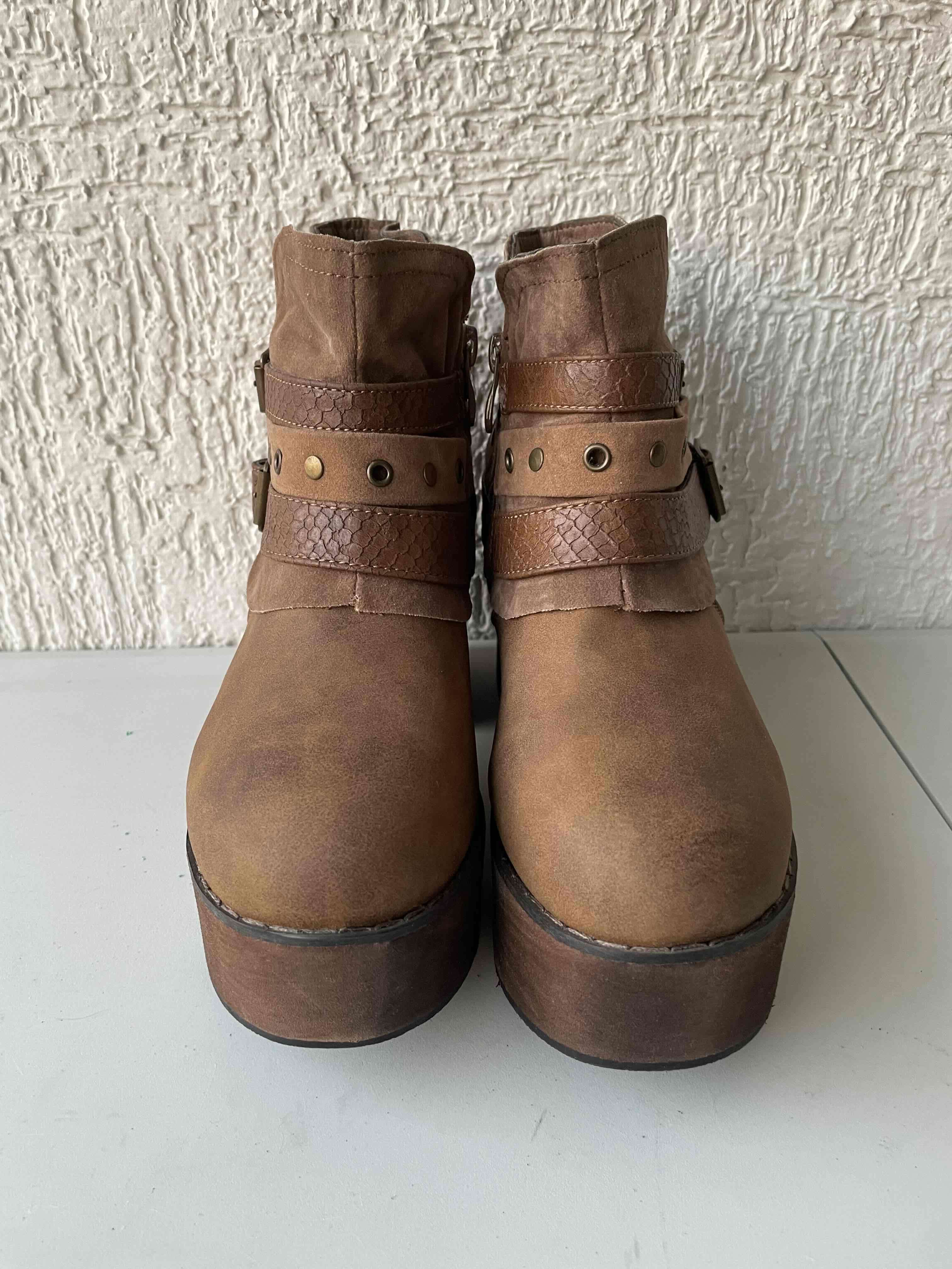 Botines marrones con hebillas - miniatura 2