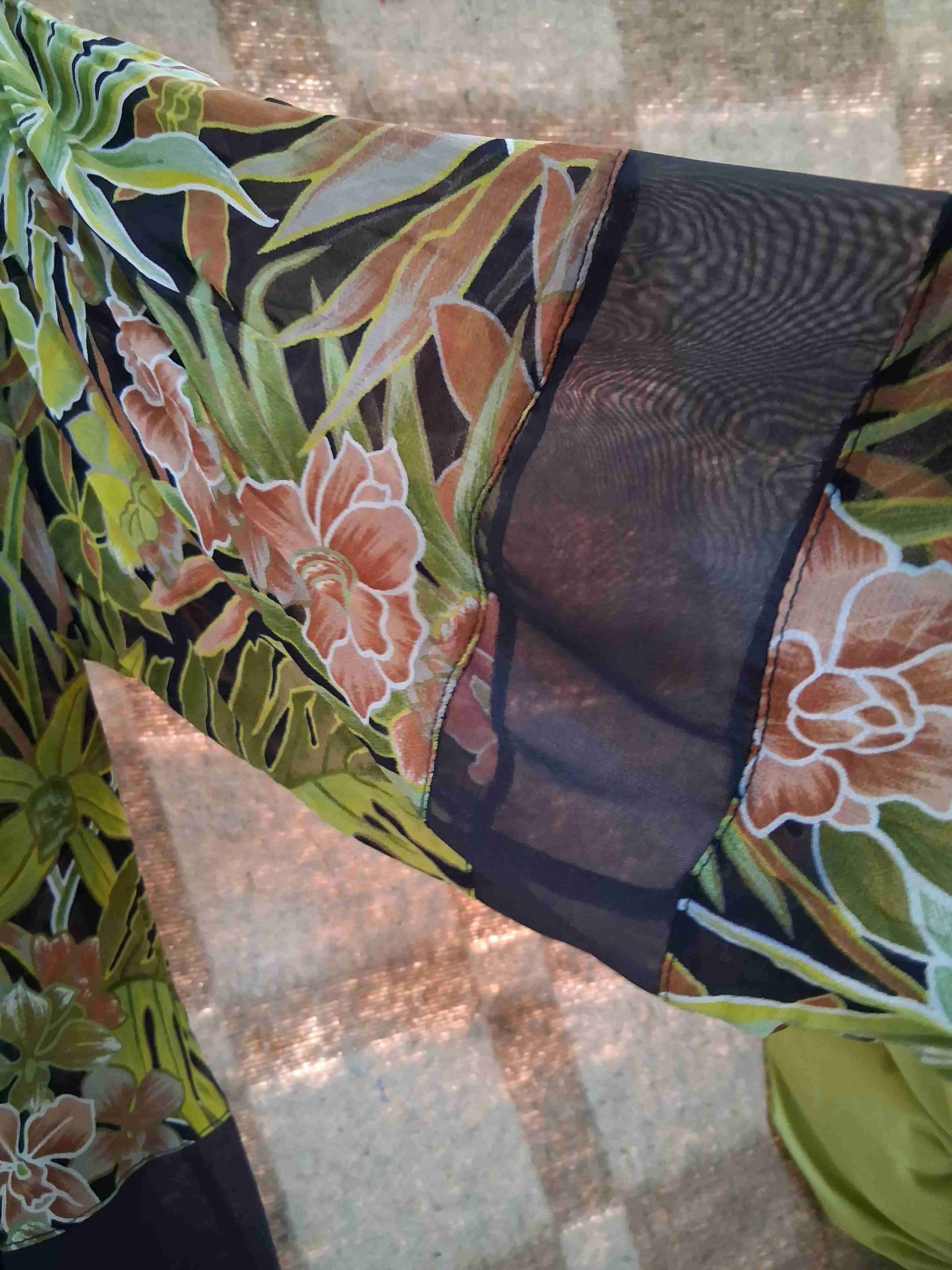 Blusa floral transparente - miniatura 3