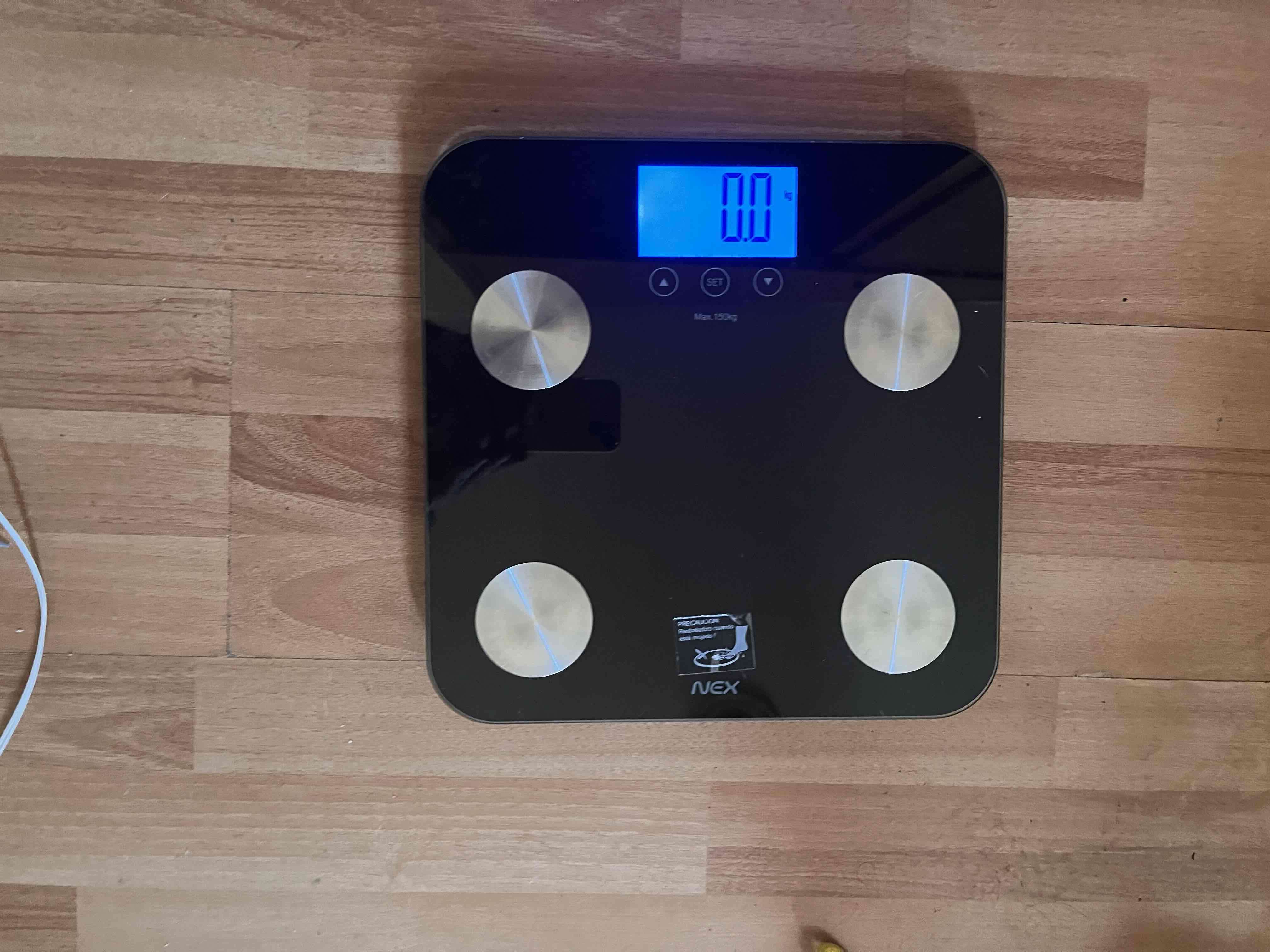 Báscula digital negra para baño