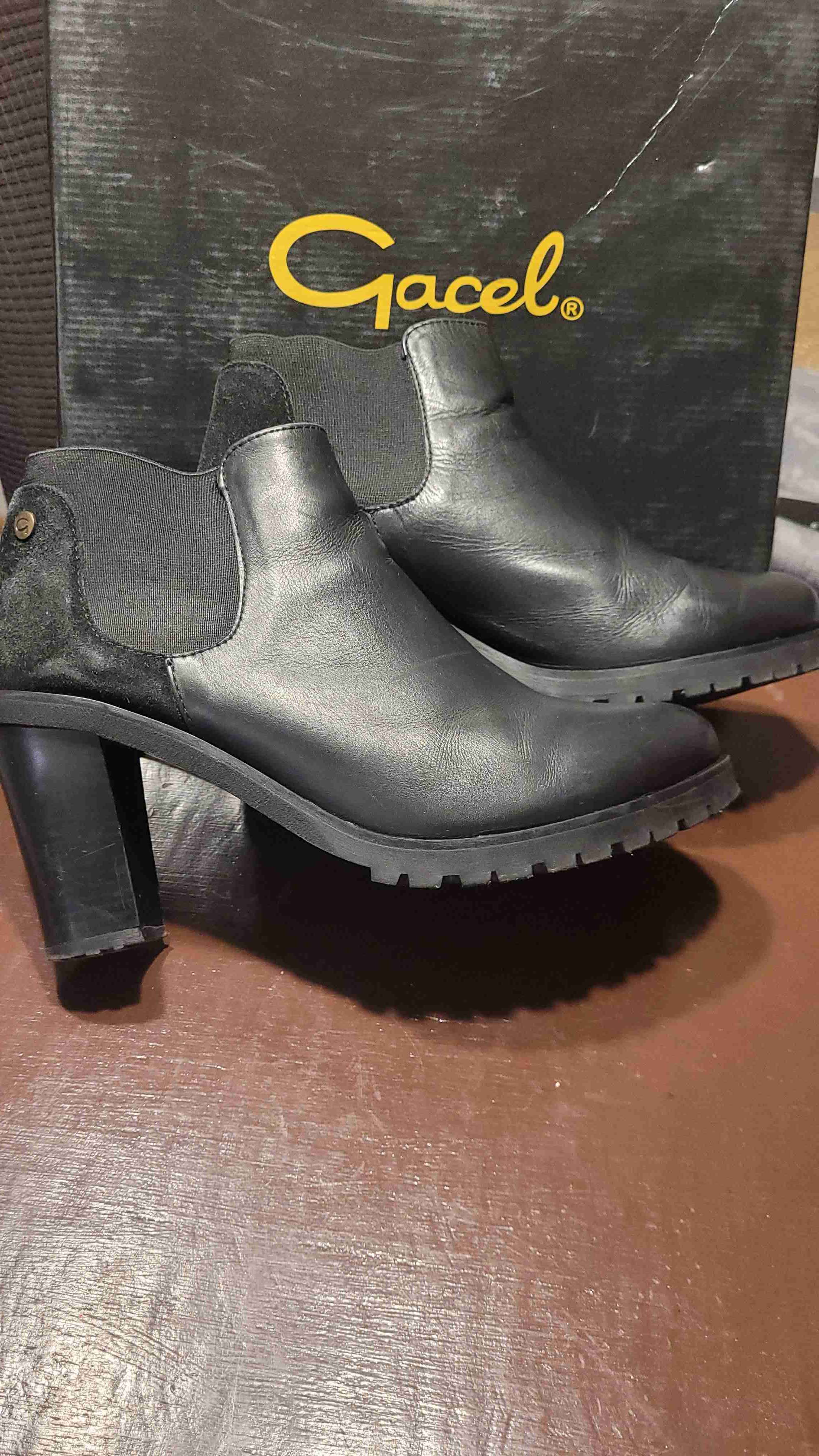 Botines negros con tacón - miniatura 2