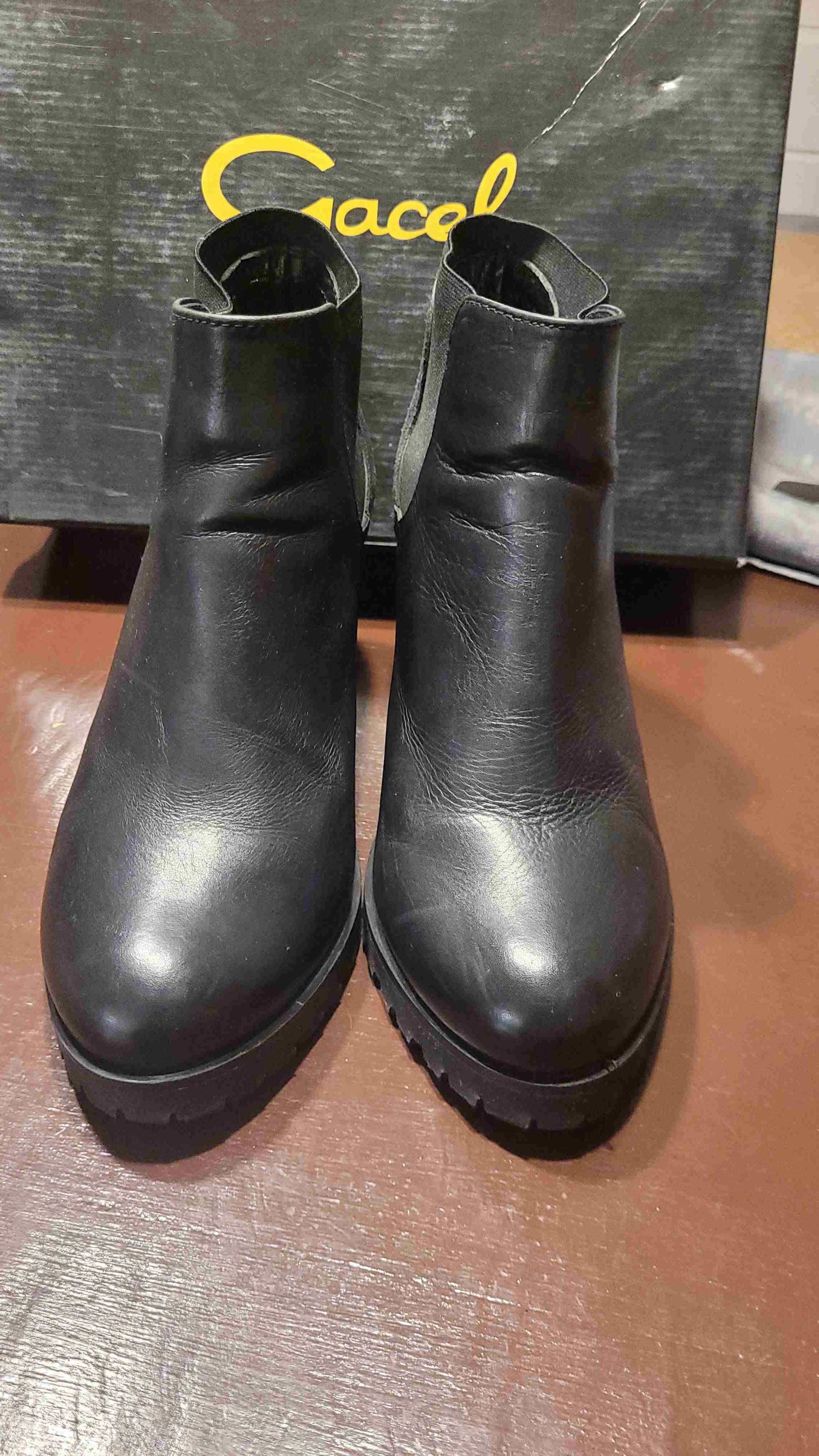 Botines negros con tacón - miniatura 4