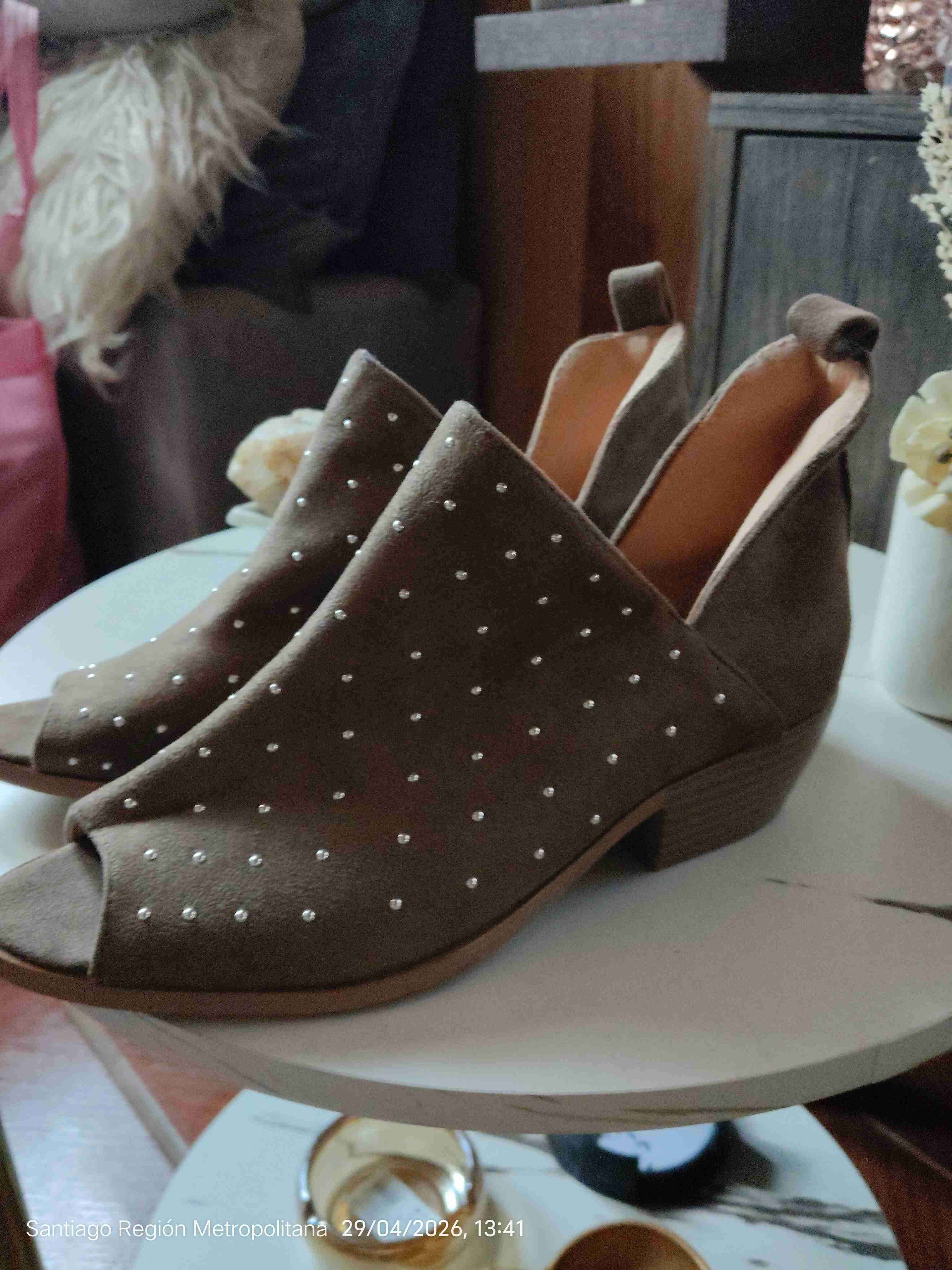 Botines marrones con tachas talla 35 - miniatura 2