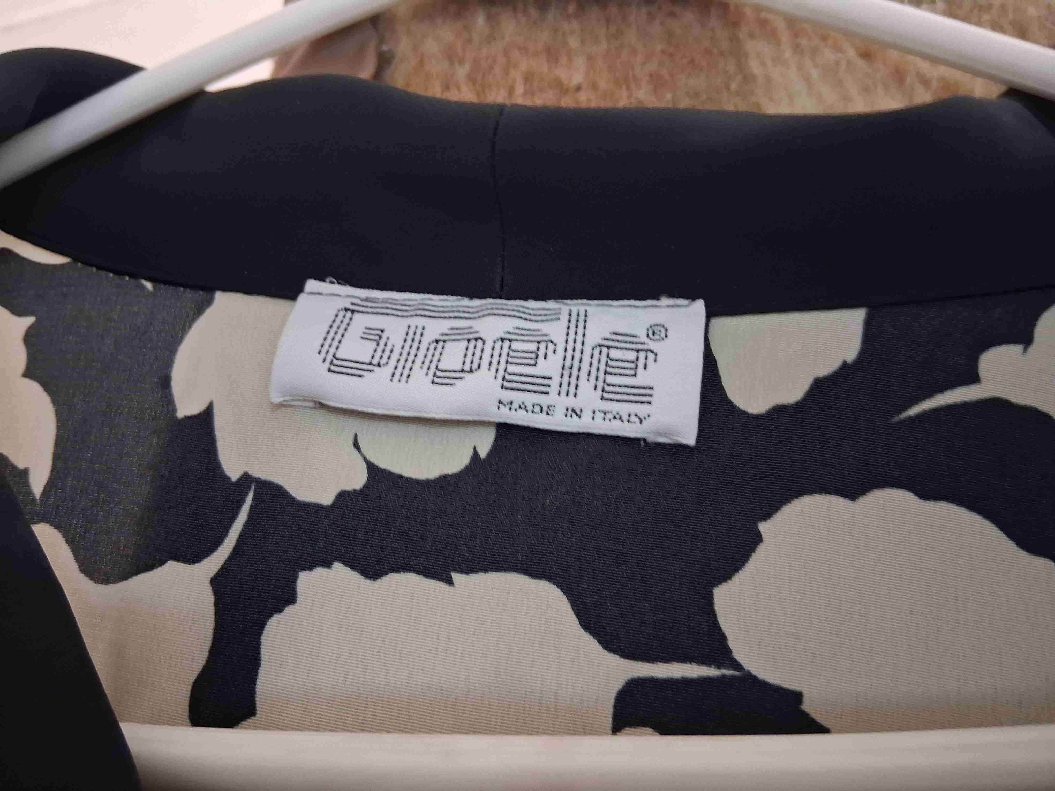 Blusa estampada blanco y negro - miniatura 2