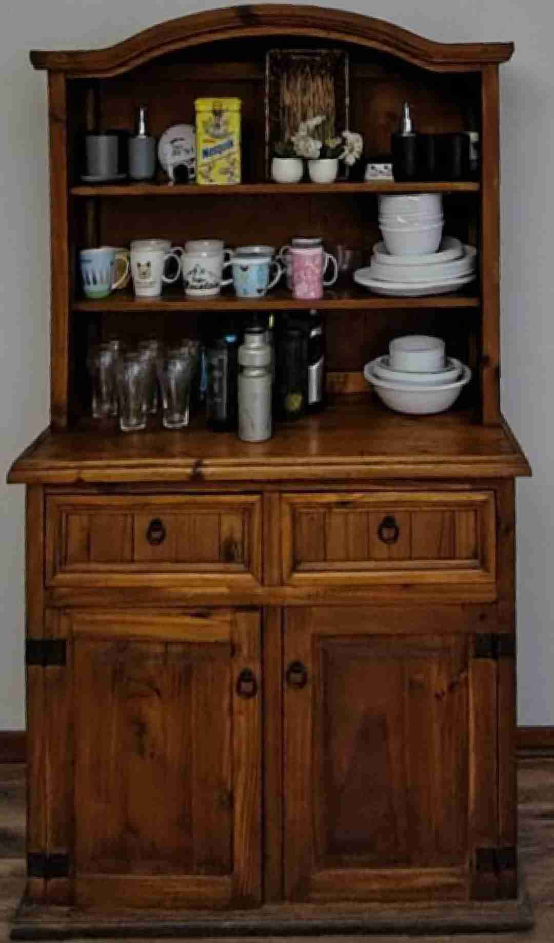 Mueble de madera rústico