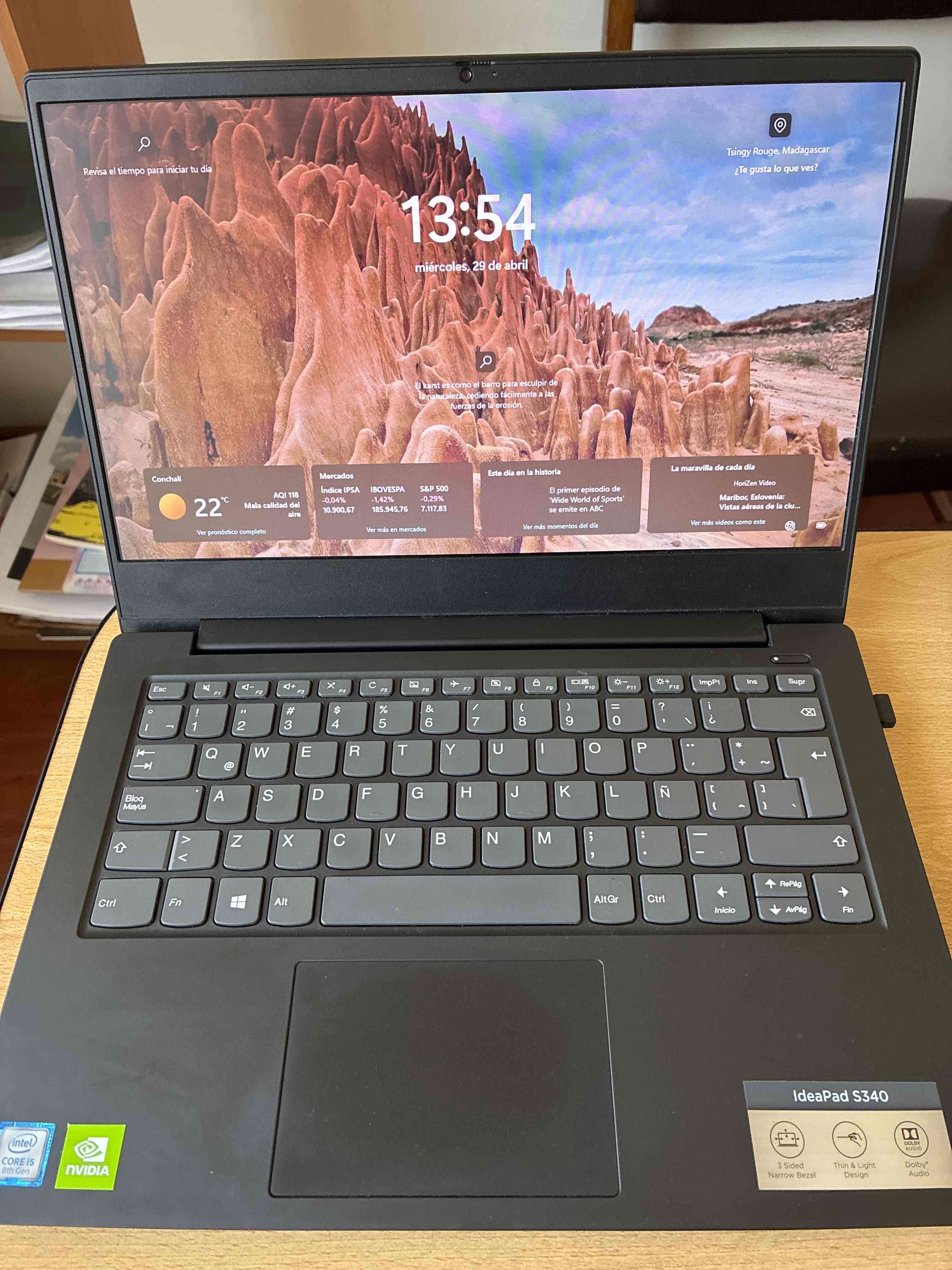 Laptop Lenovo S340 i5 8th gen con cargador - miniatura 2