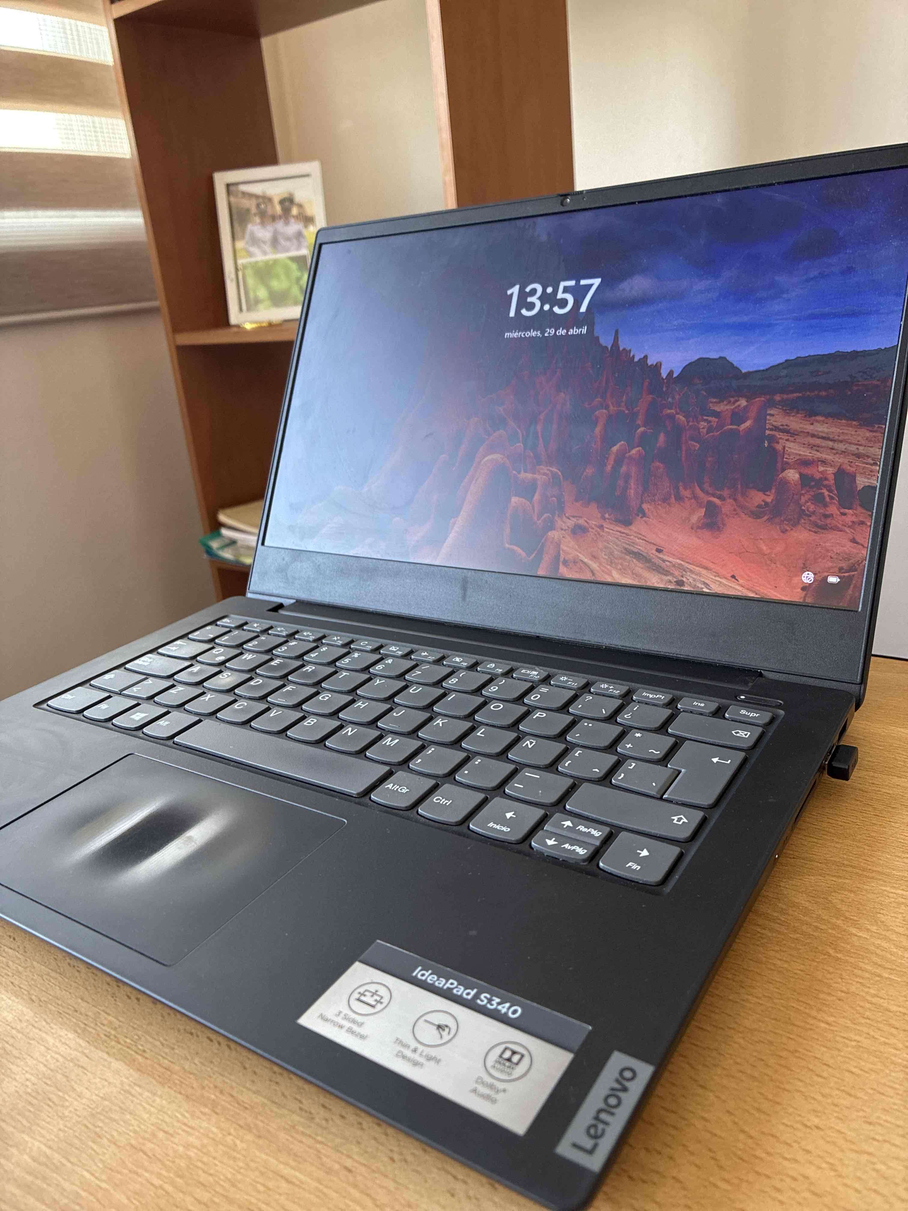 Laptop Lenovo S340 i5 8th gen con cargador - miniatura 3