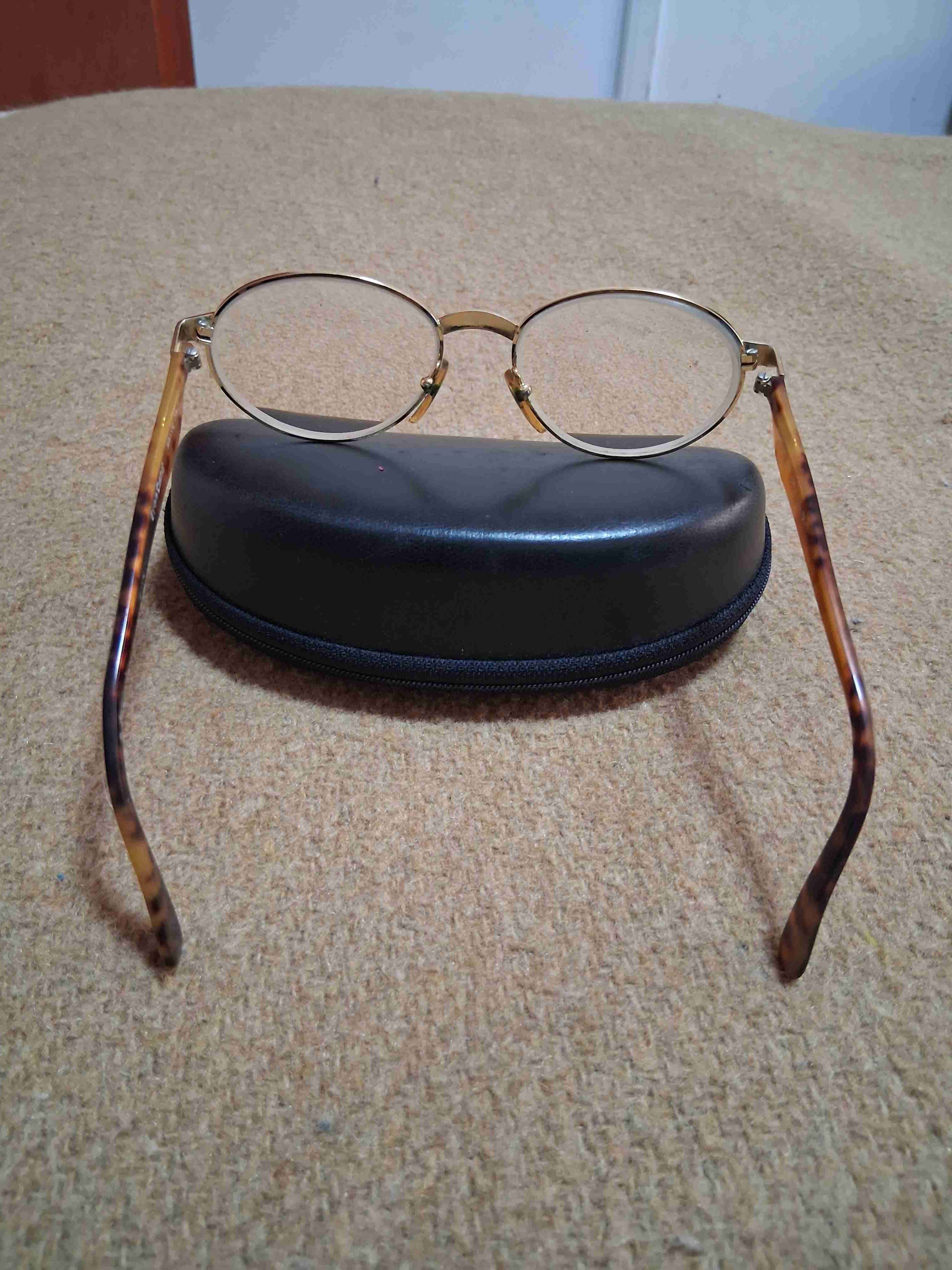 Gafas doradas con estuche - miniatura 3