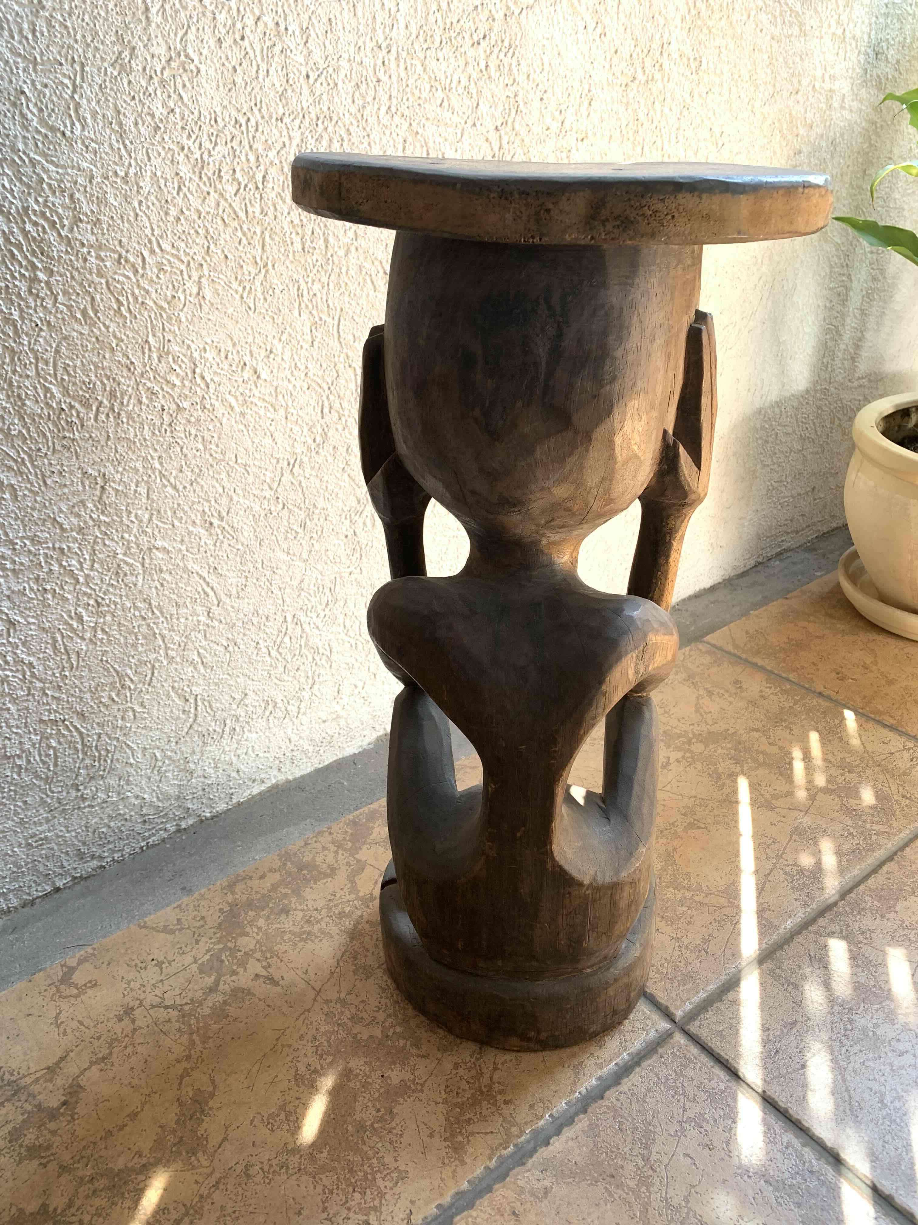 Figura  taburete artesanal de madera africana - miniatura 3