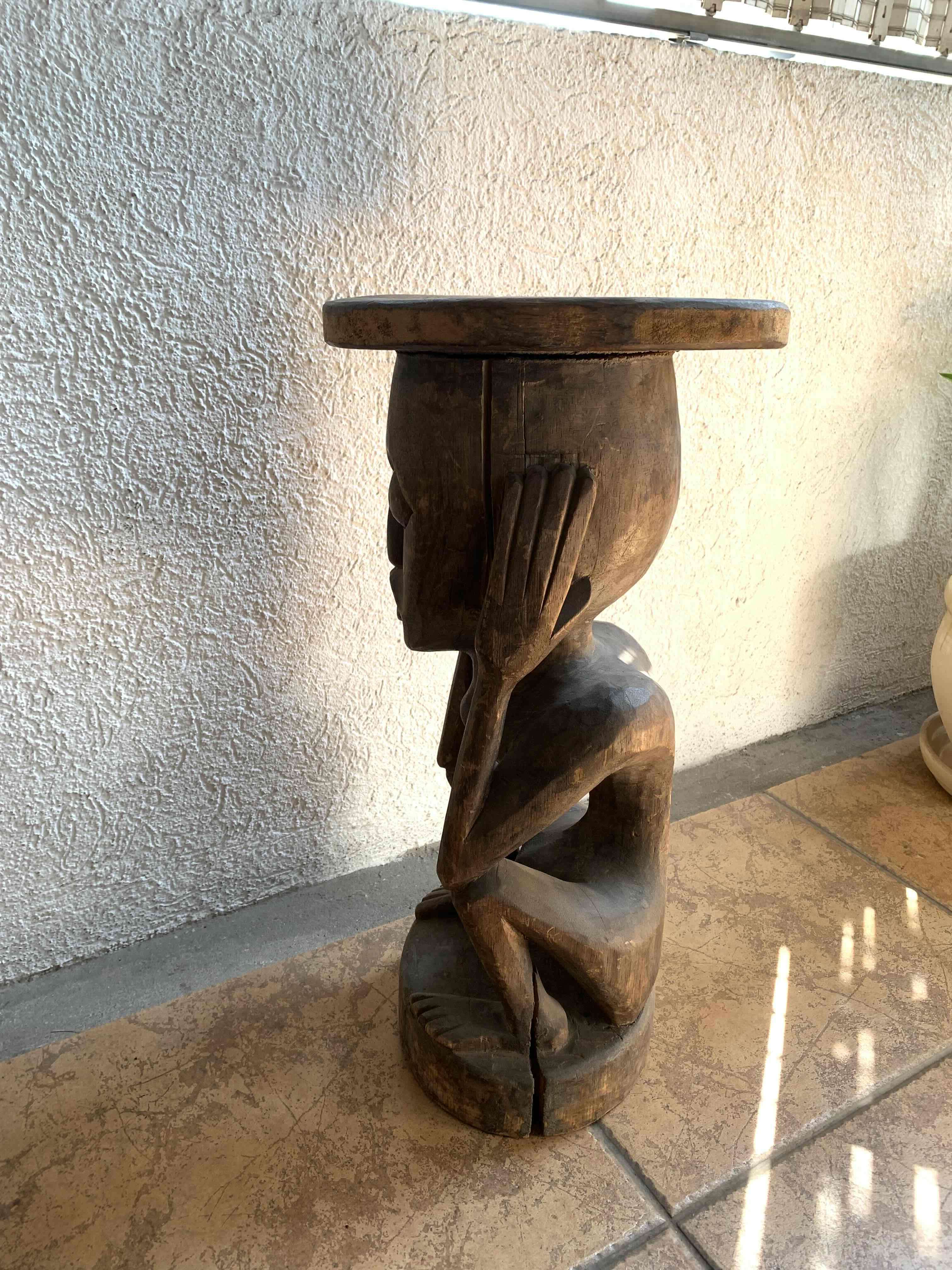 Figura  taburete artesanal de madera africana - miniatura 4