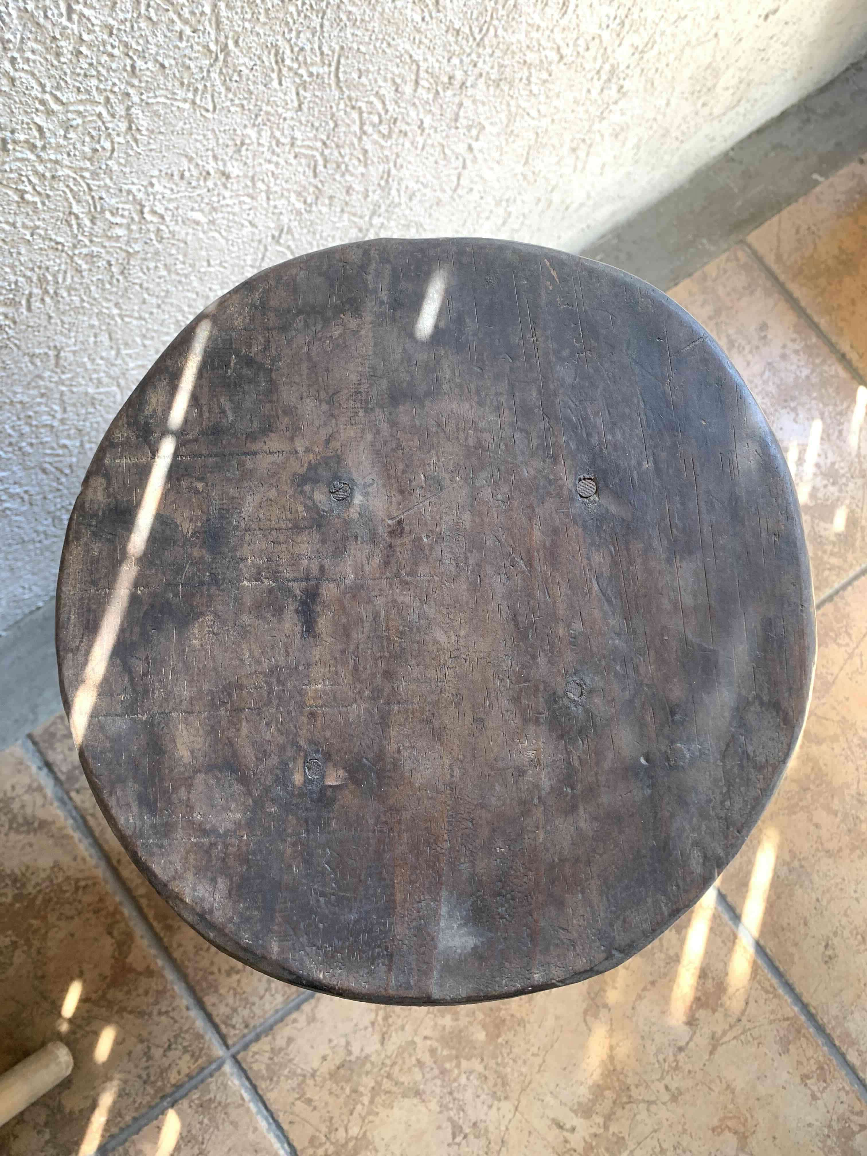 Figura  taburete artesanal de madera africana - miniatura 5