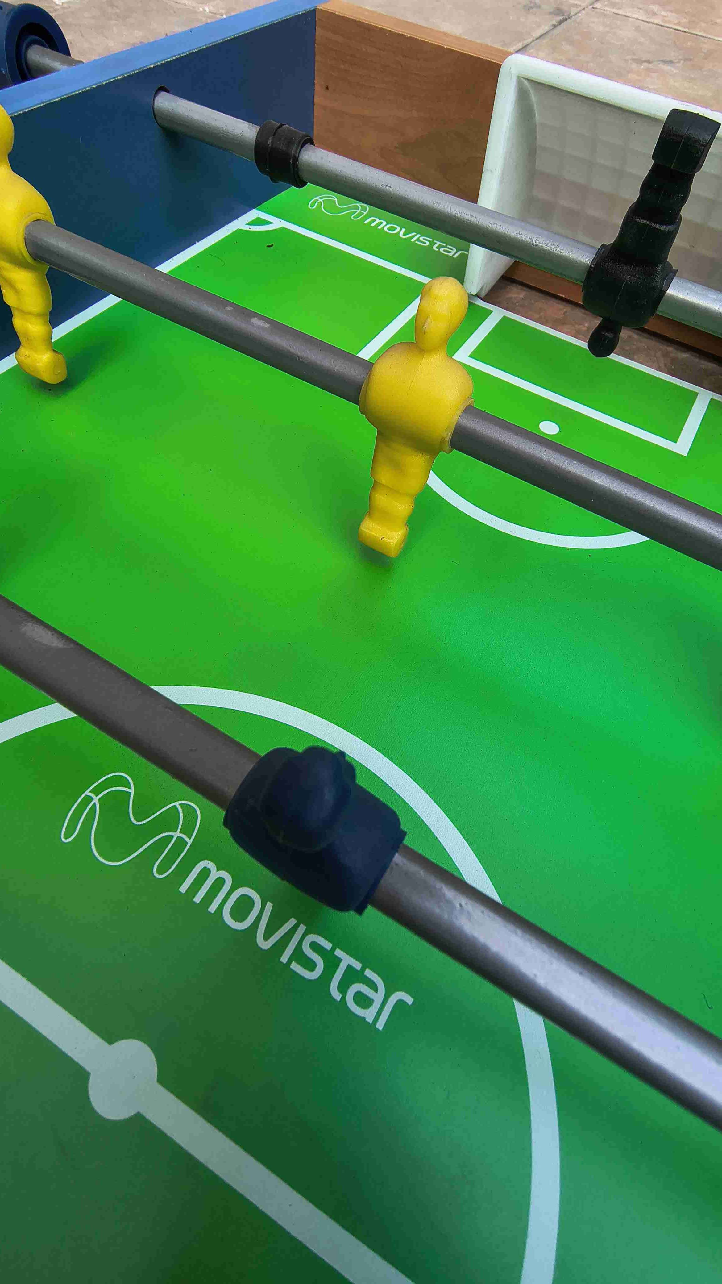 Futbolín o Tacataca de madera para niños - miniatura 4