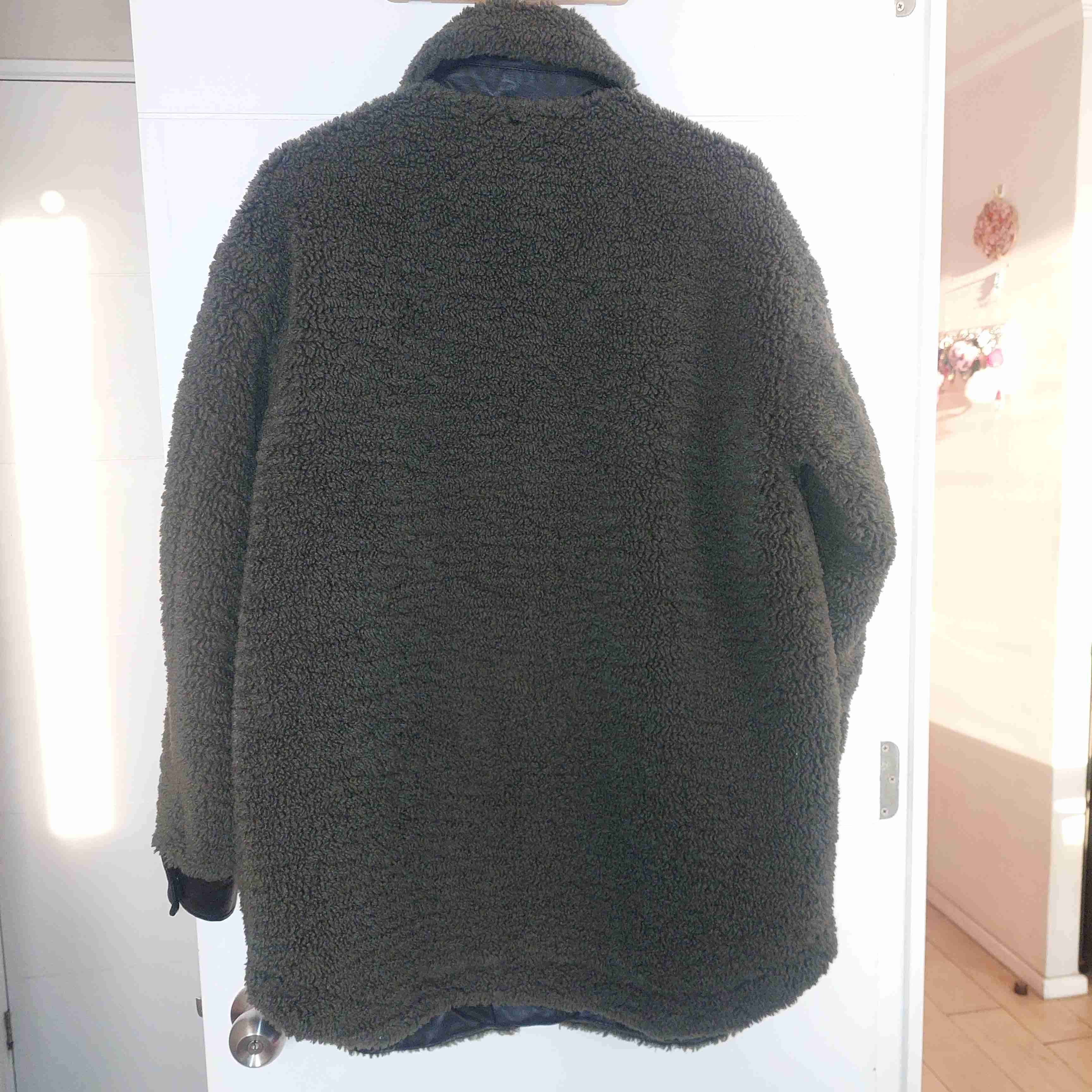 Abrigo de lana verde con bolsillos - miniatura 6