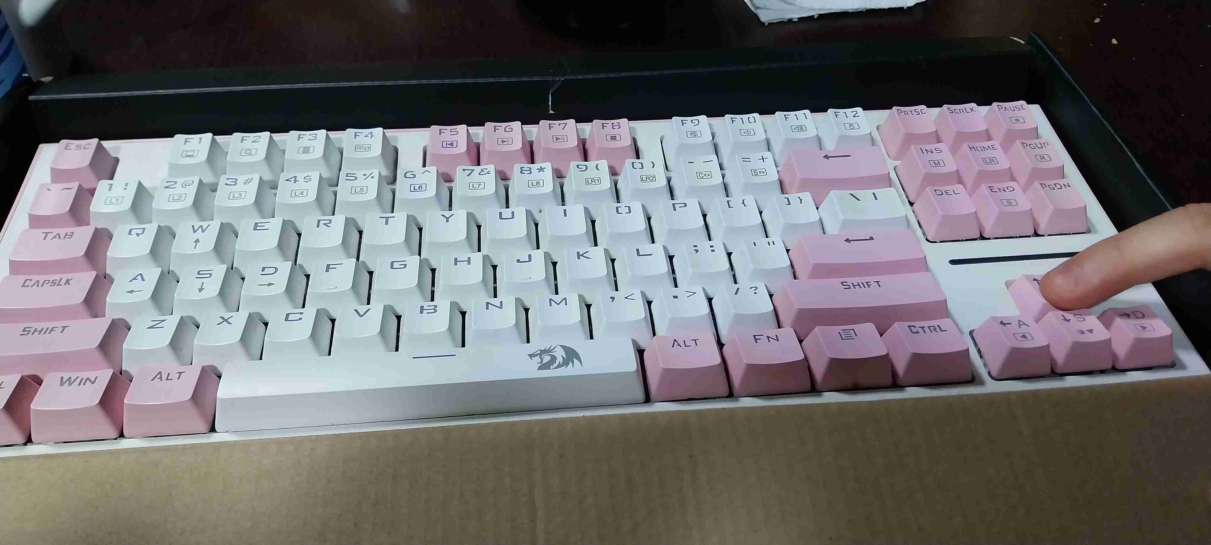 Teclado mecánico rosa y blanco - miniatura 2