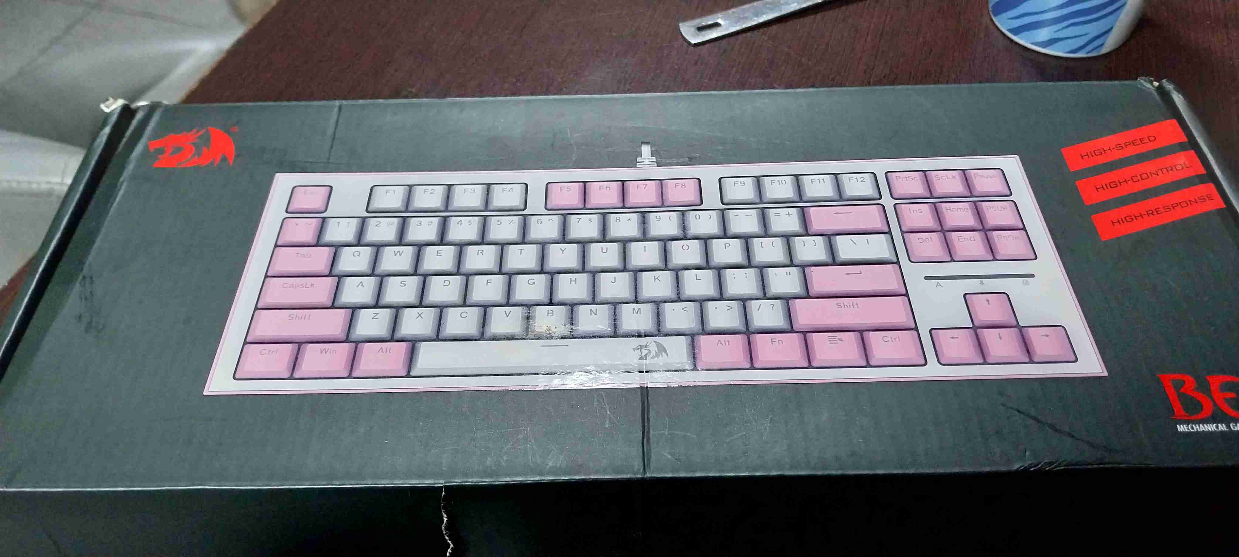 Teclado mecánico rosa y blanco - miniatura 3