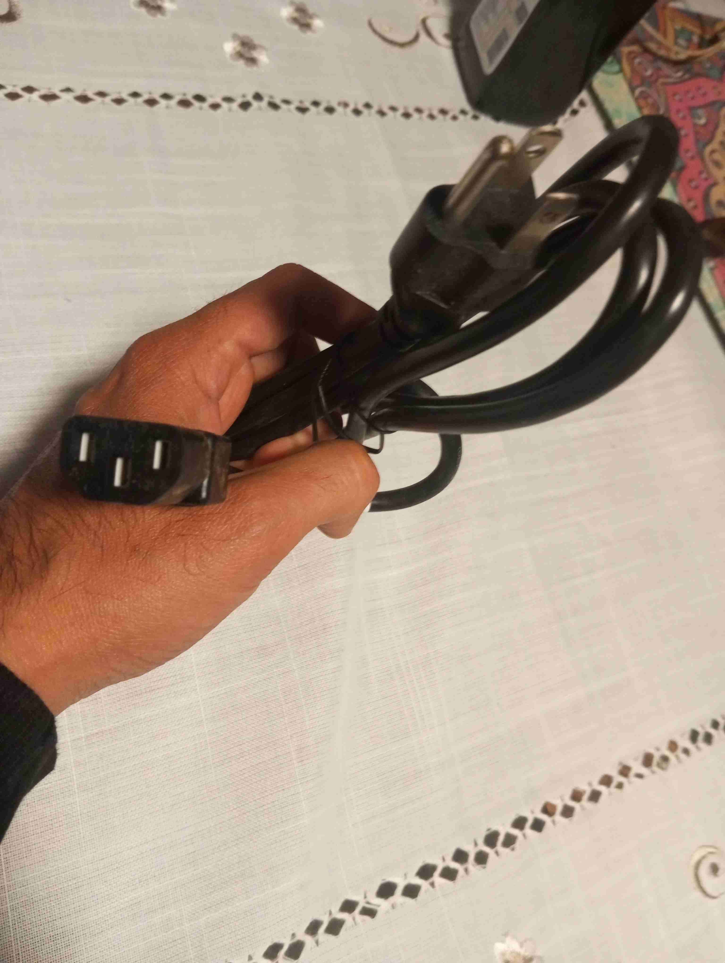 Cable de Poder para Notebook / Monitor (Tipo Trébo