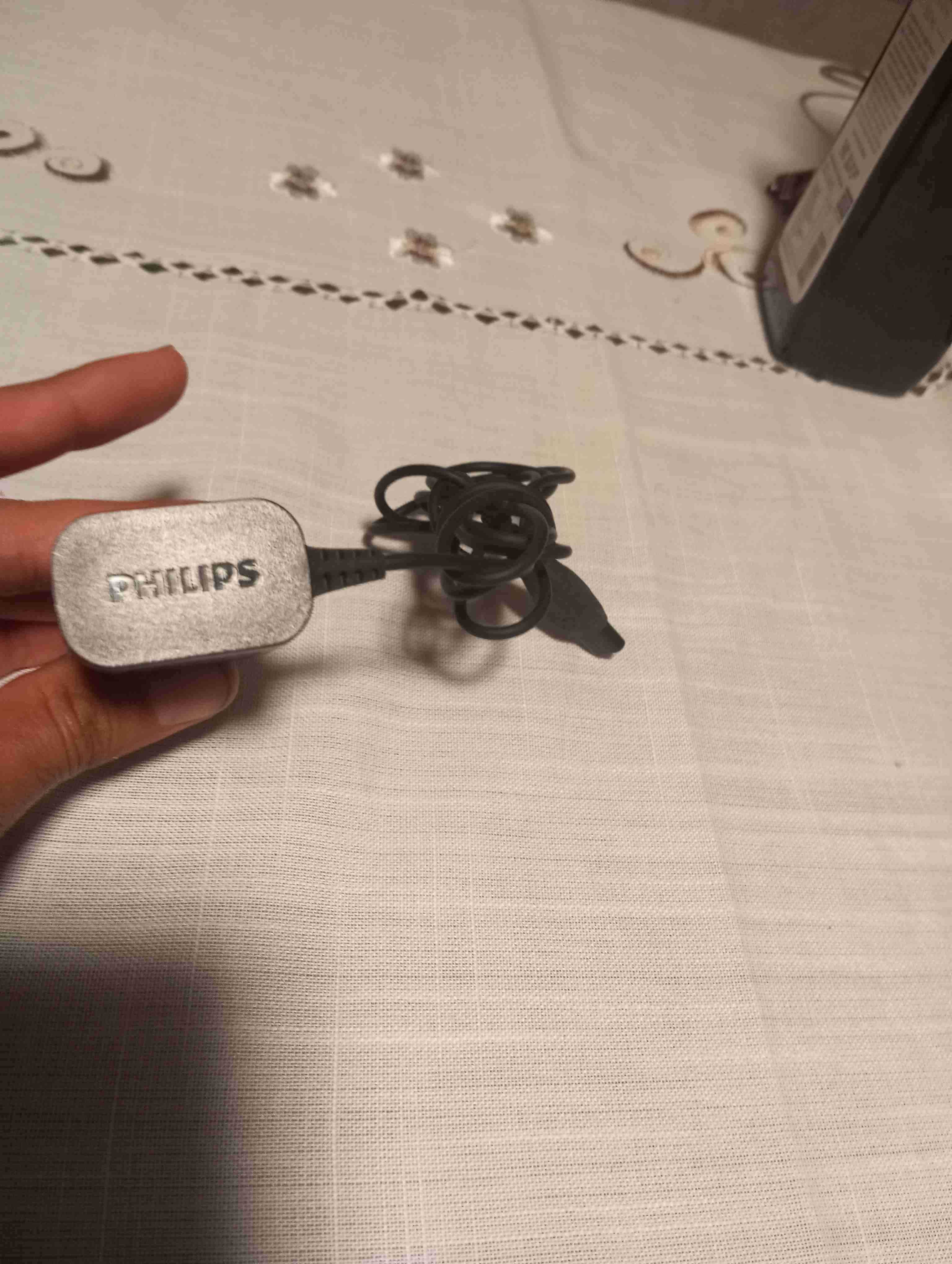 Cargador Original Philips para Afeitadora y Recort - miniatura 1