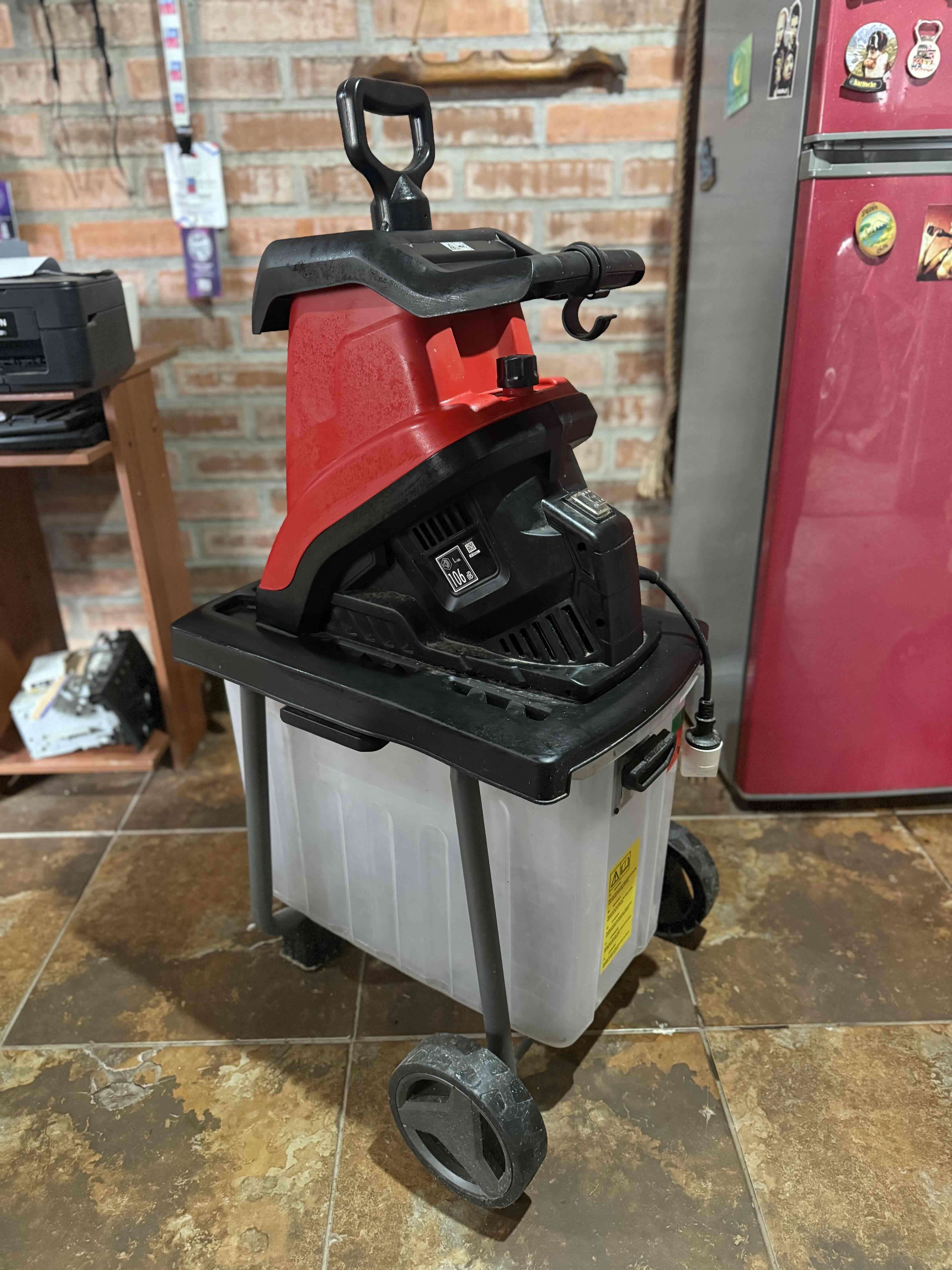 Trituradora de ramas Einhell roja (chipeadora) - miniatura 3