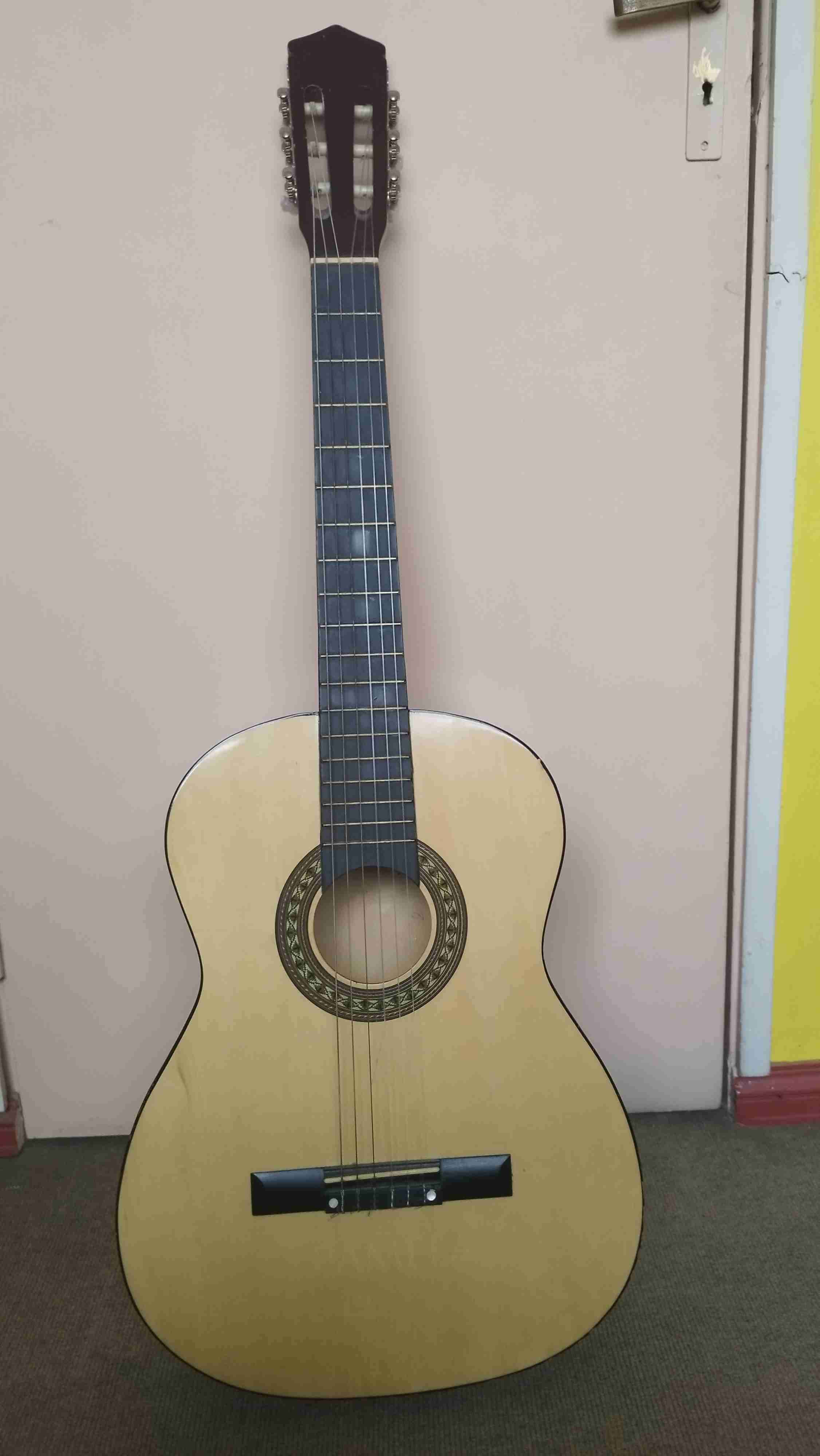 Guitarra clásica color natural - miniatura 1