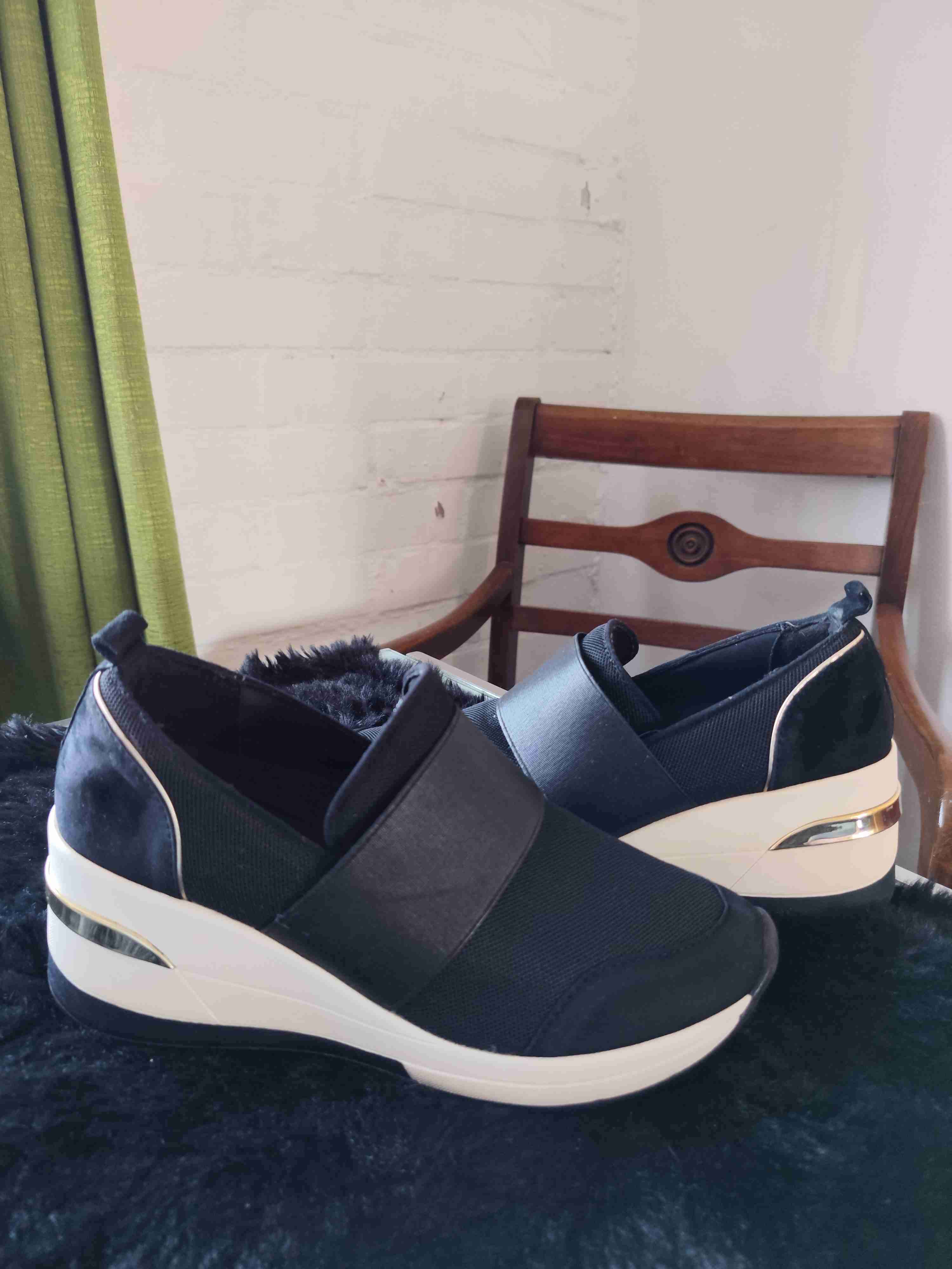 Zapatillas negras deportivas - miniatura 2