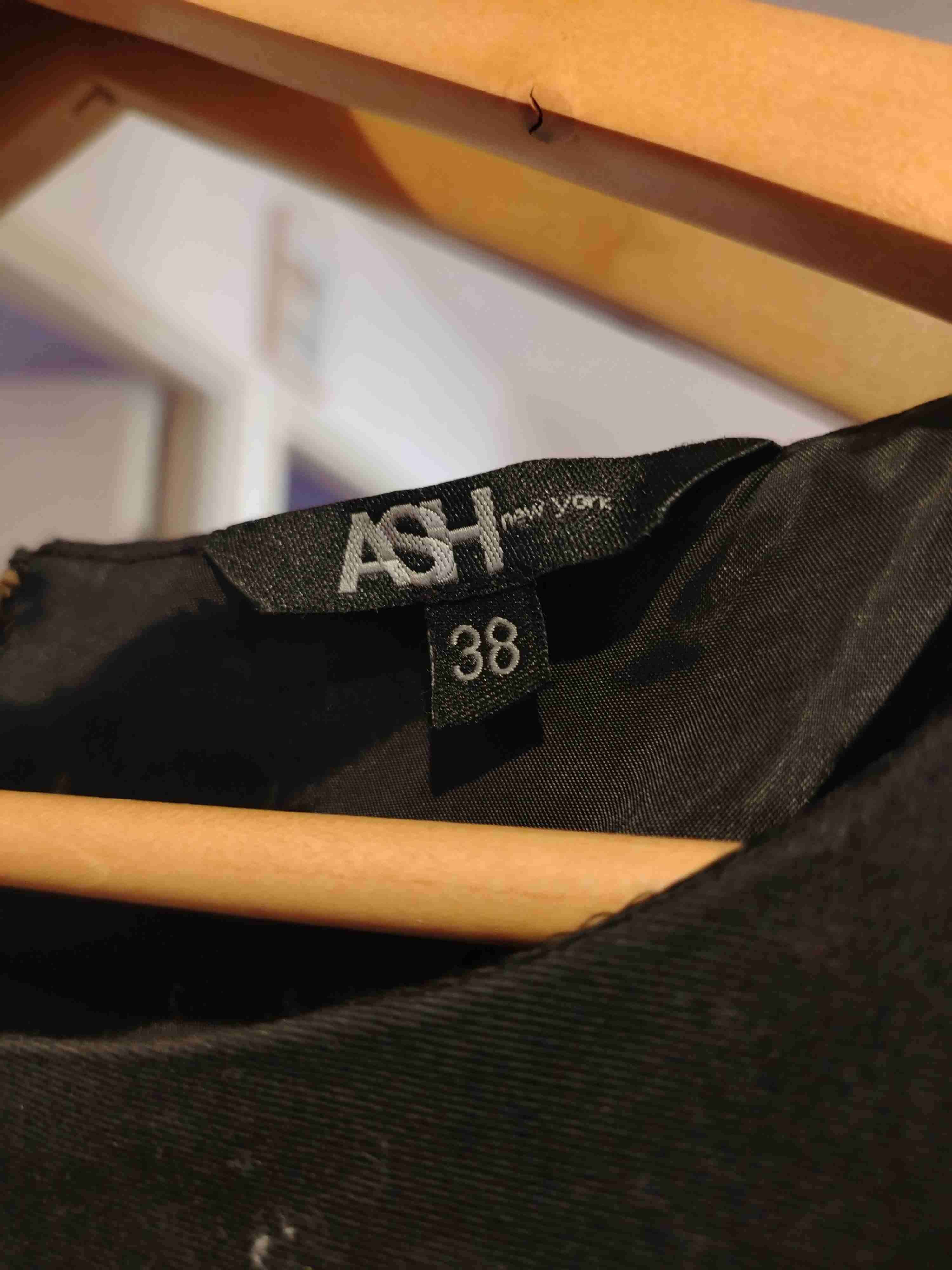 Vestido negro clásico - miniatura 2