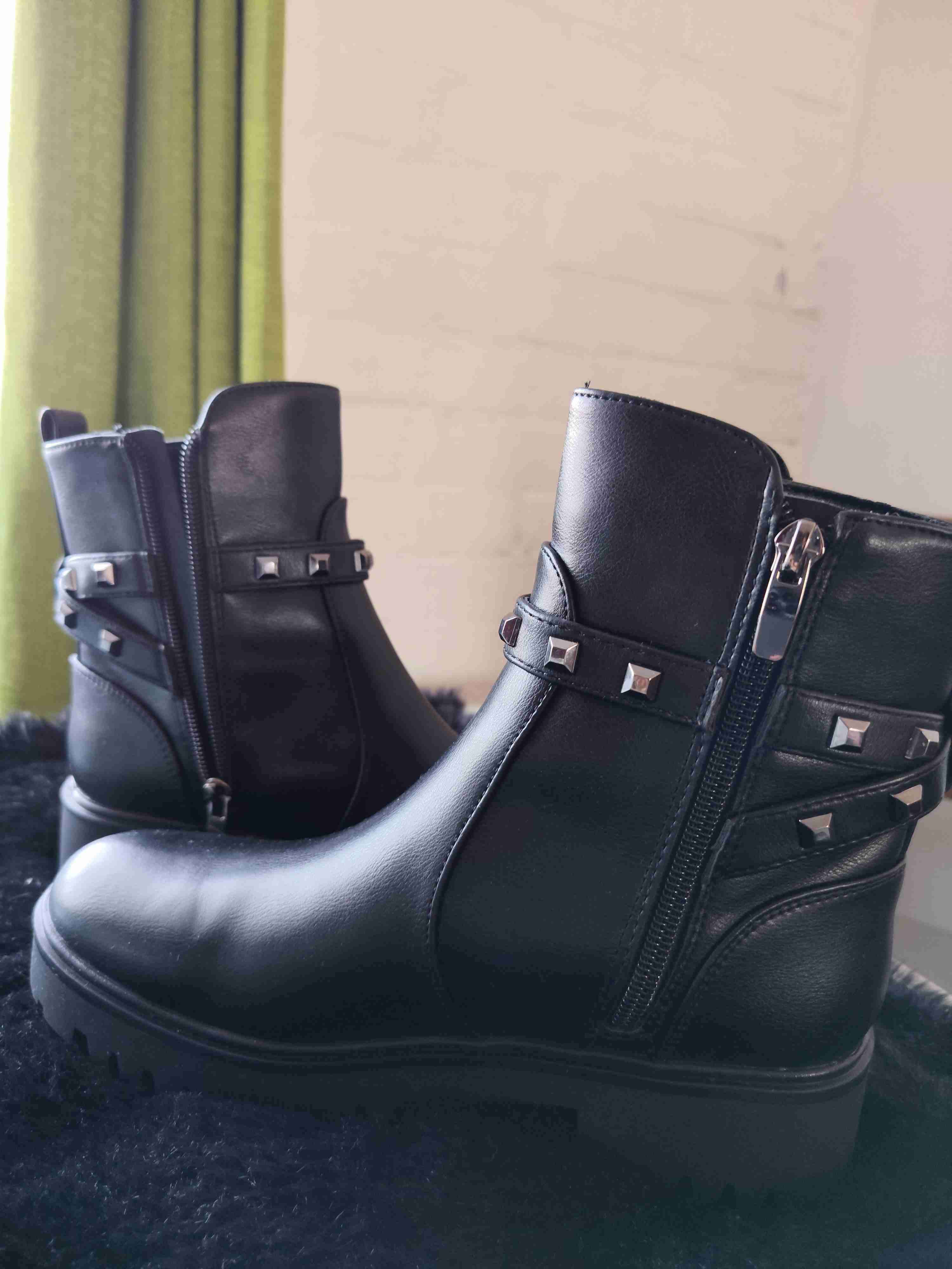 Botas negras con tachas - miniatura 3